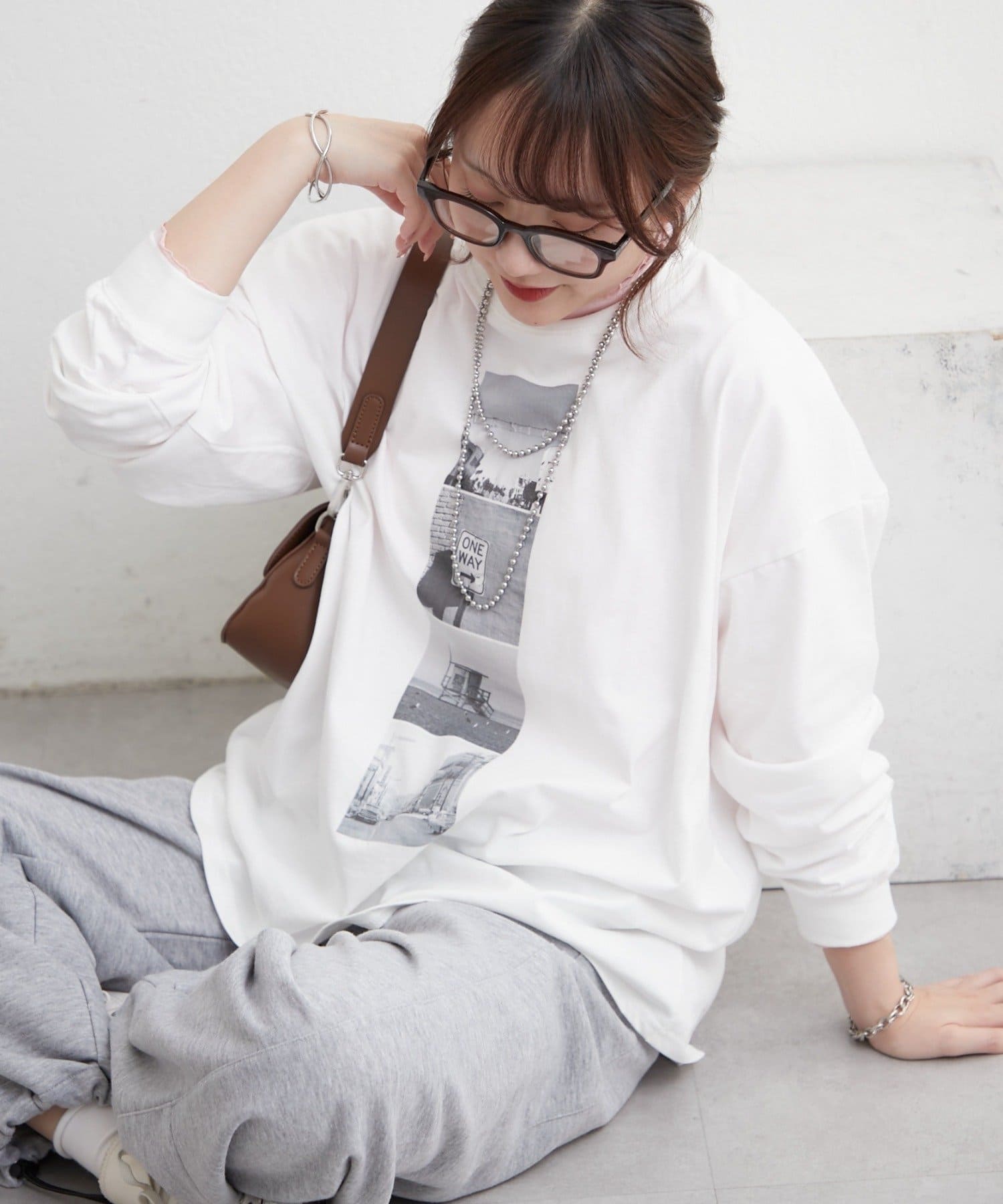 Remind me and forever(リマインドミーアンドフォーエバー) レイヤードしやすい丈感◎フォト&ロゴ刺繍ロンT