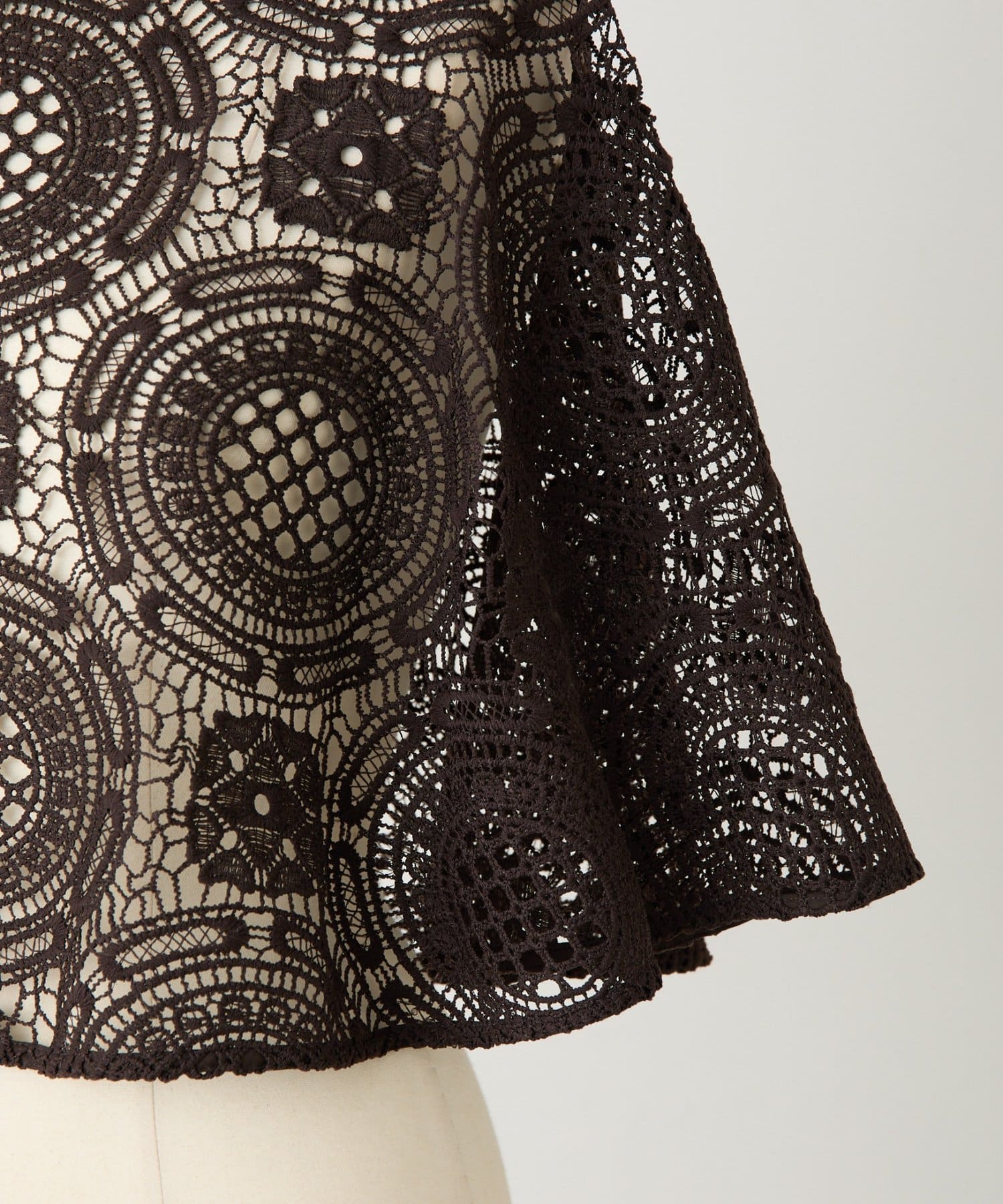 BEARDSLEY(ビアズリー) 《1/1(木)12:00予約開始》Bigモチーフレースポンチョ