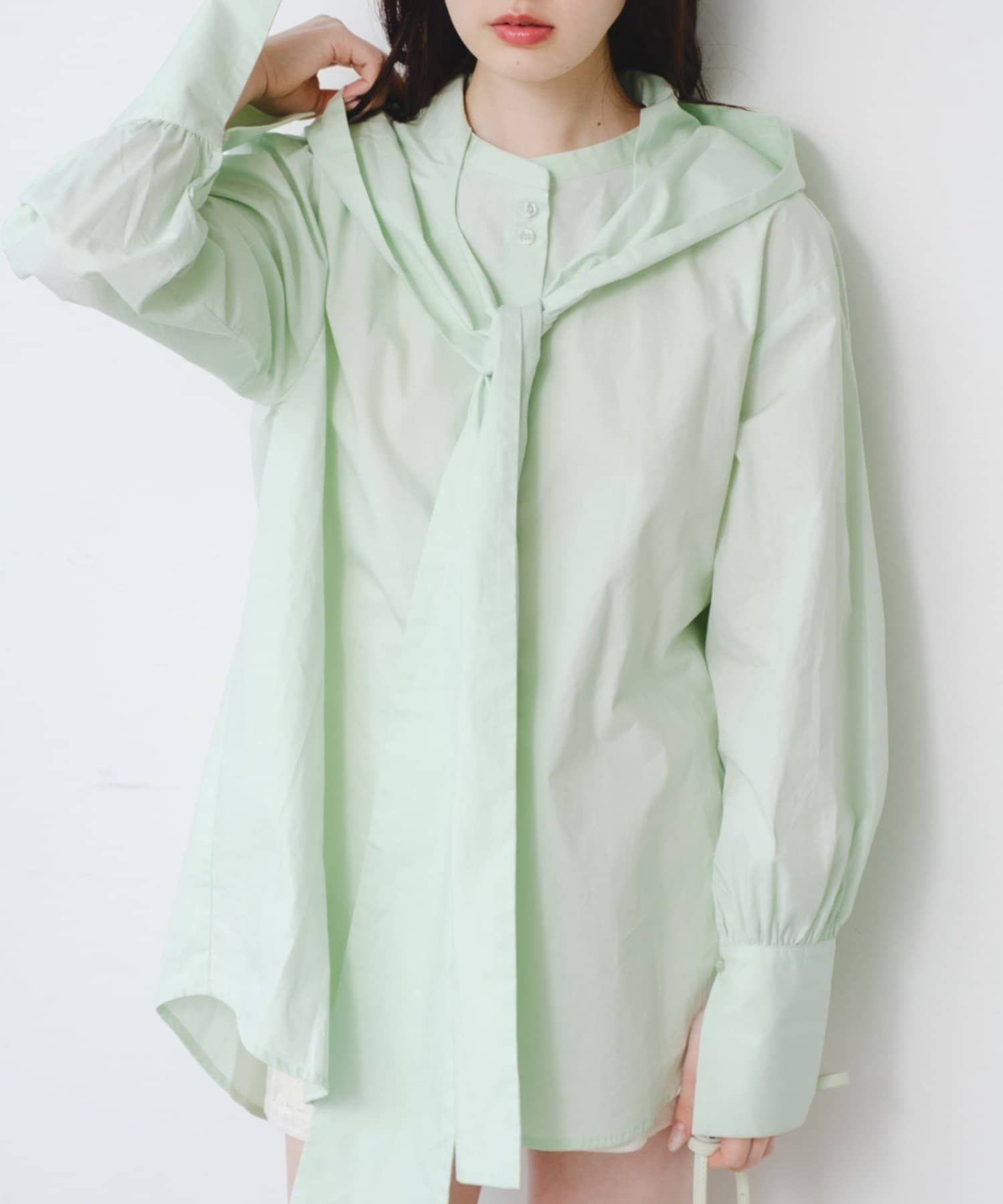 Kastane(カスタネ) 【2.7(土)11:00〜2.8(日)ポイントUP開催/2026SSカタログ/フード取り外し可】フードノーカラーシャツ