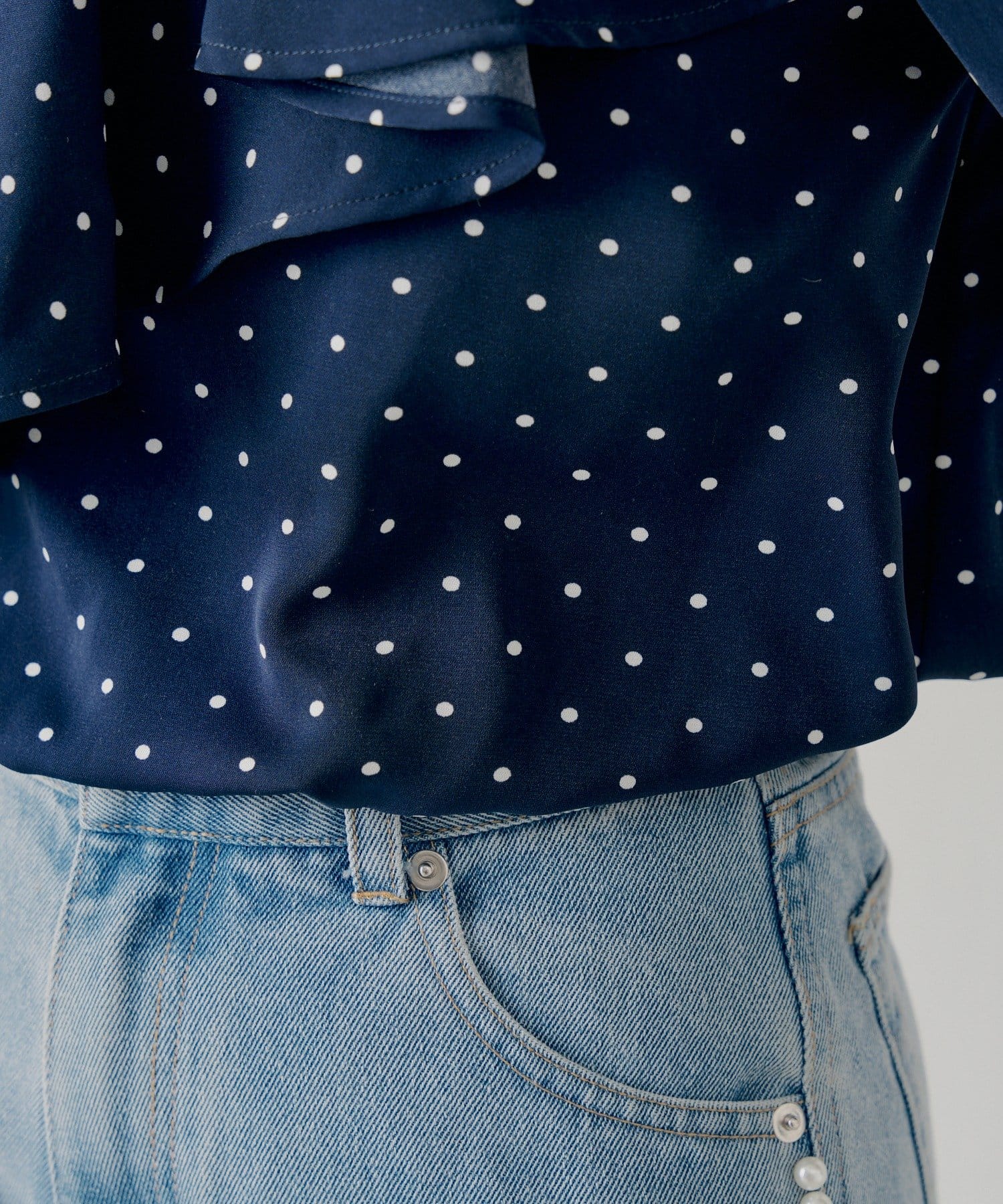 Chico(チコ) フリルワンショルドットブラウス