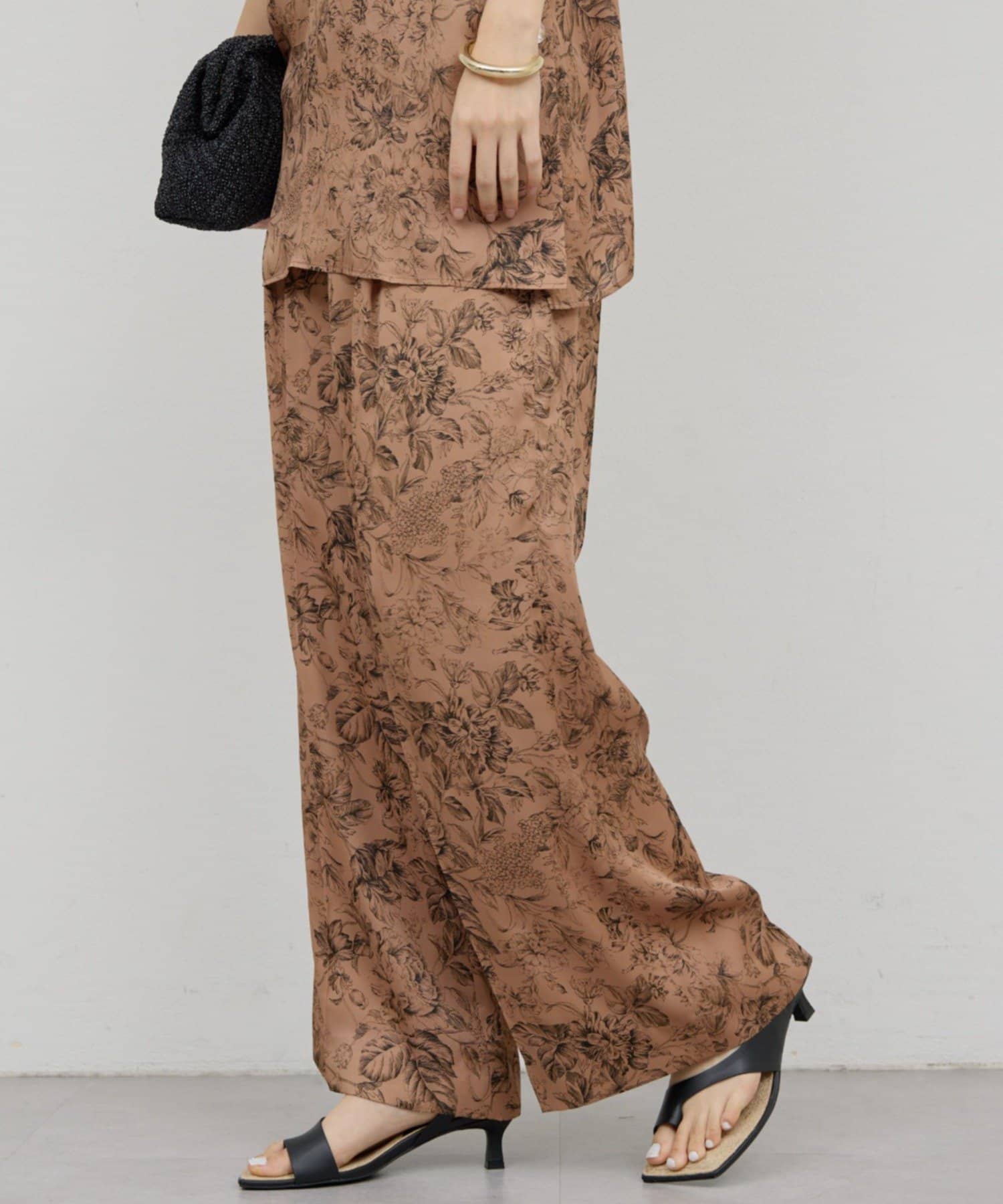 GALLARDAGALANTE(ガリャルダガランテ) 【セットアップ対応】ボタニカルサテンスラックス