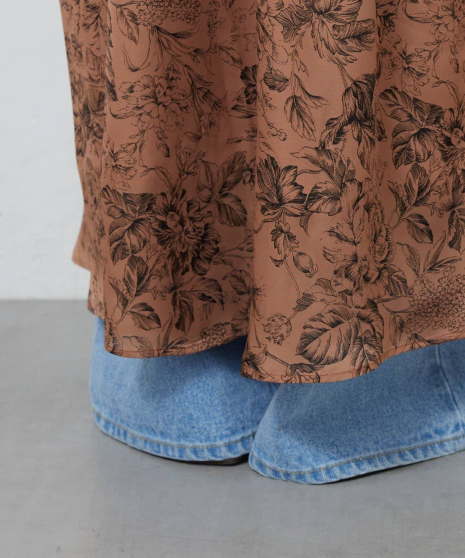 GALLARDAGALANTE(ガリャルダガランテ) ボタニカルサテンディープVキャミワンピース