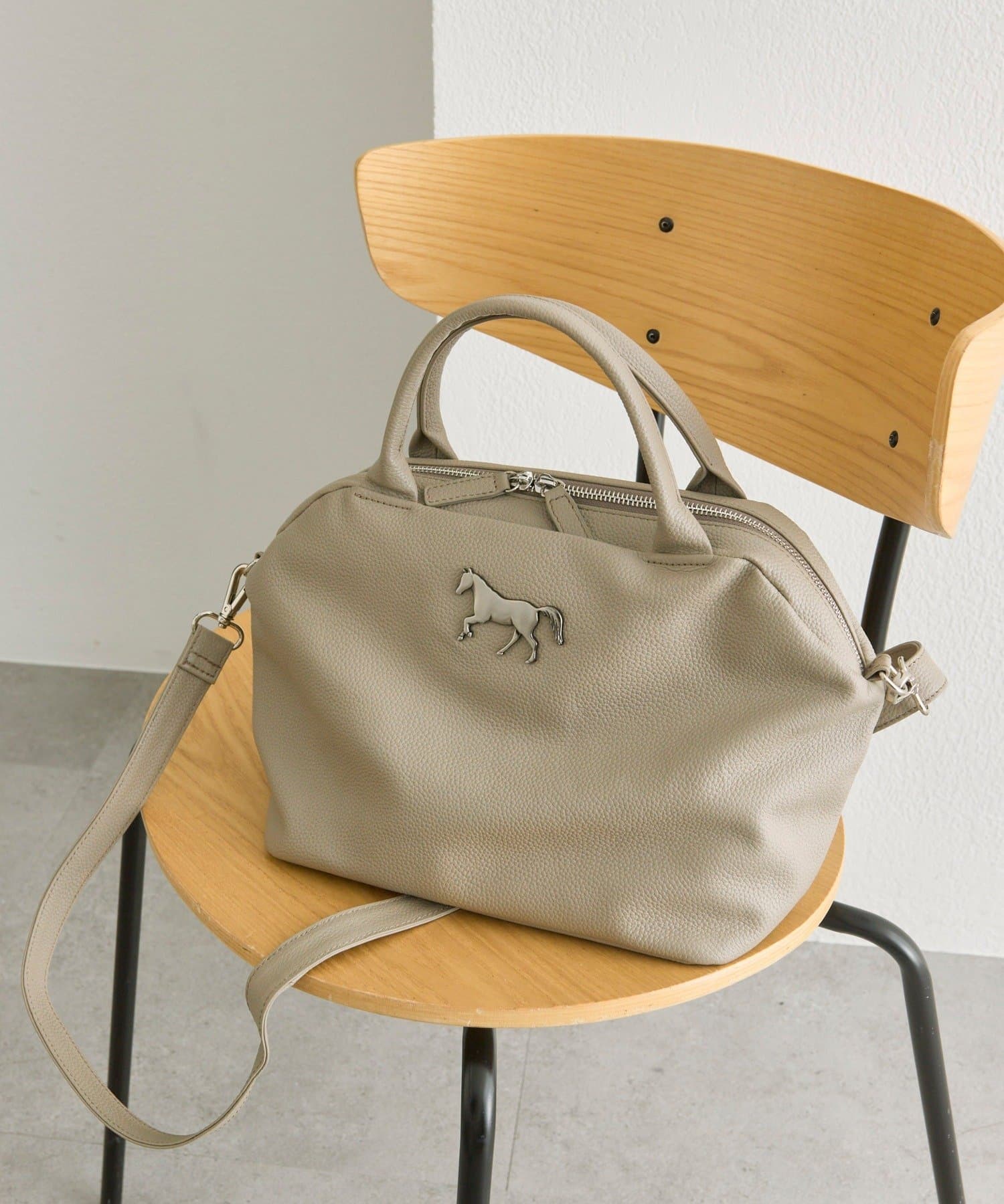 ear PAPILLONNER(イア パピヨネ) 《本革》ホースチャームボストンバッグ