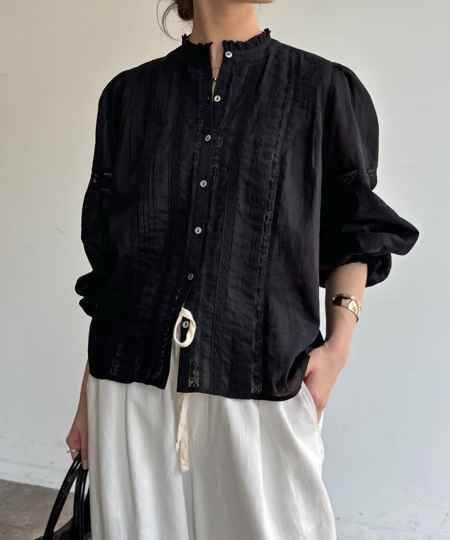 DOUDOU(ドゥドゥ) インドレースパフ袖ブラウス