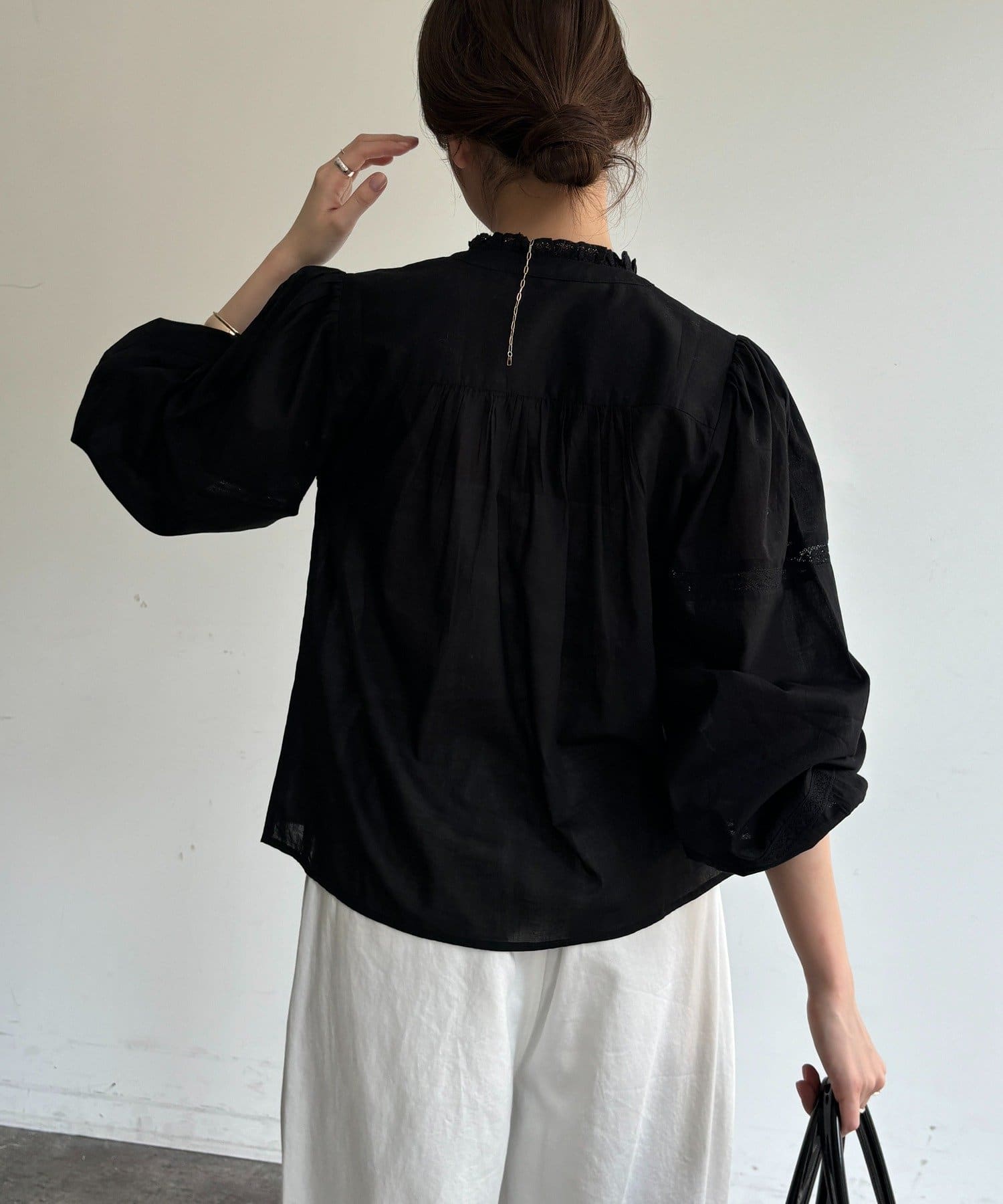 DOUDOU(ドゥドゥ) インドレースパフ袖ブラウス