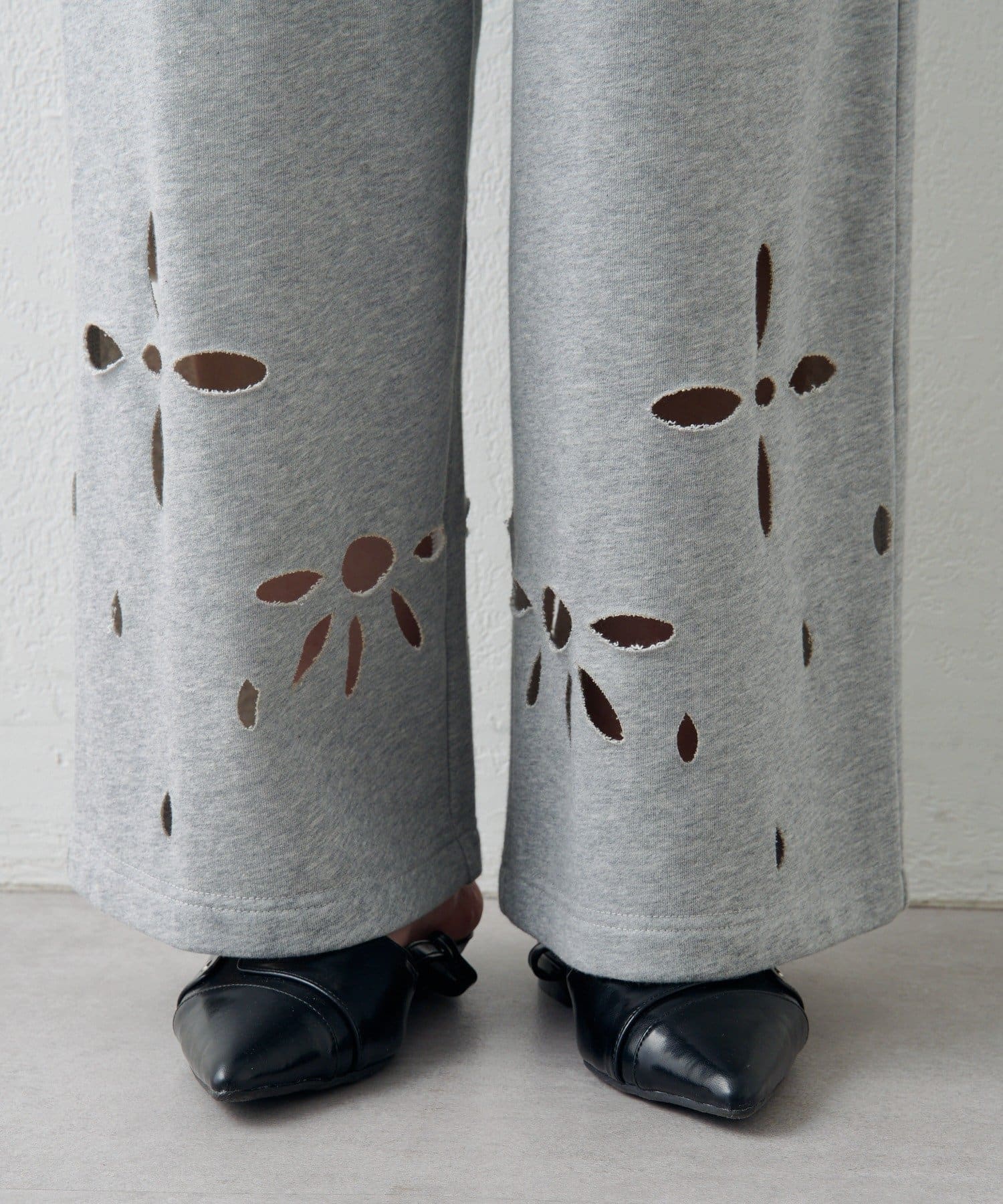 Kastane(カスタネ) 【2.7(土)11:00〜2.8(日)ポイントUP開催/2026SSカタログ/2サイズ展開/低身長サイズ】カットアウトスウェットパンツ