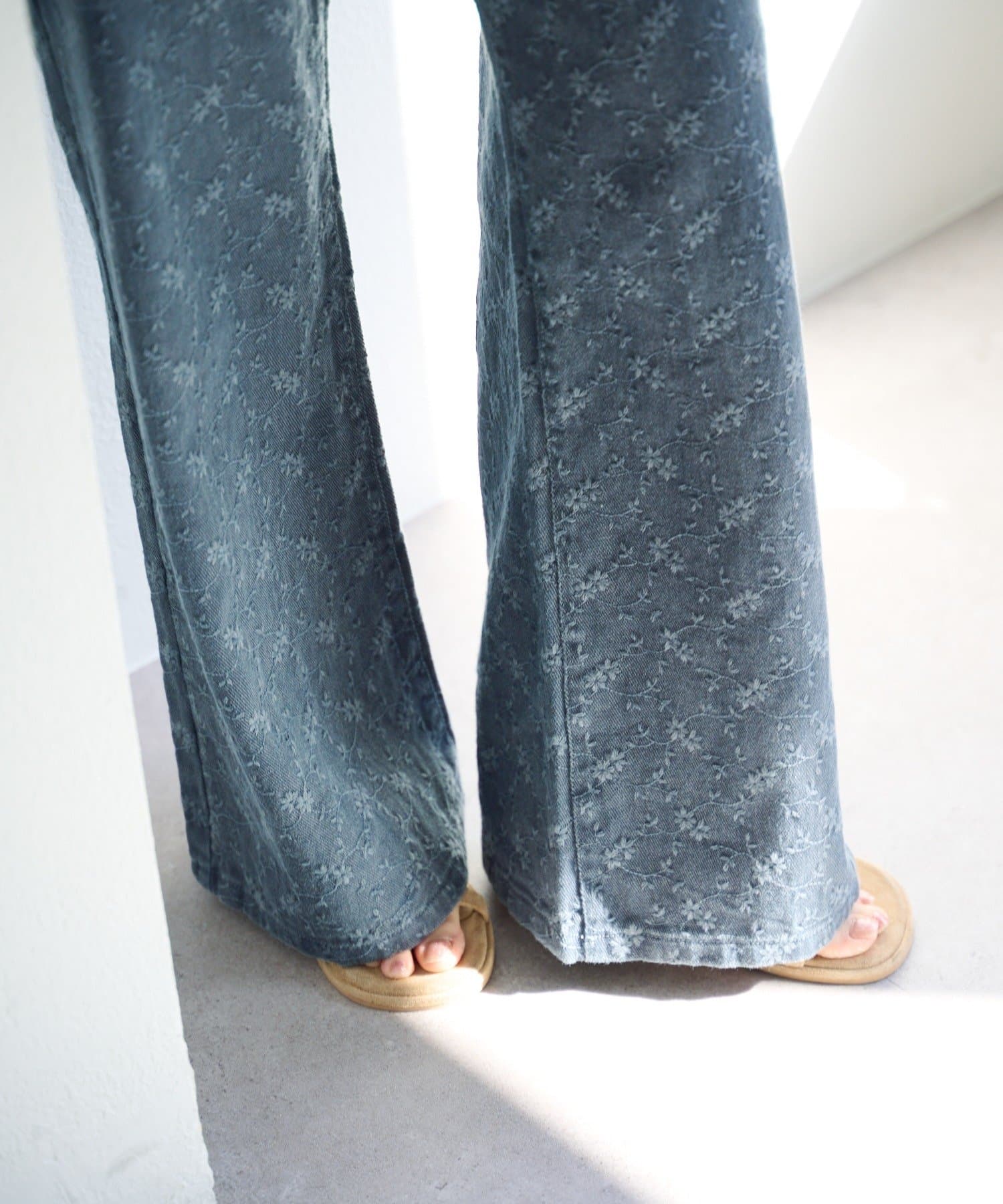 Kastane(カスタネ) 【2026SSカタログ/低身長サイズ/2サイズ展開/ウエスト調節可】フラワーエンブロイダリーデニム