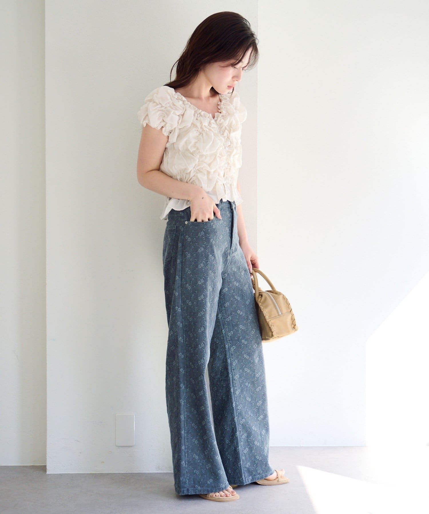 Kastane(カスタネ) 【2サイズ展開/ウエスト調節可】フラワーエンブロイダリーデニム