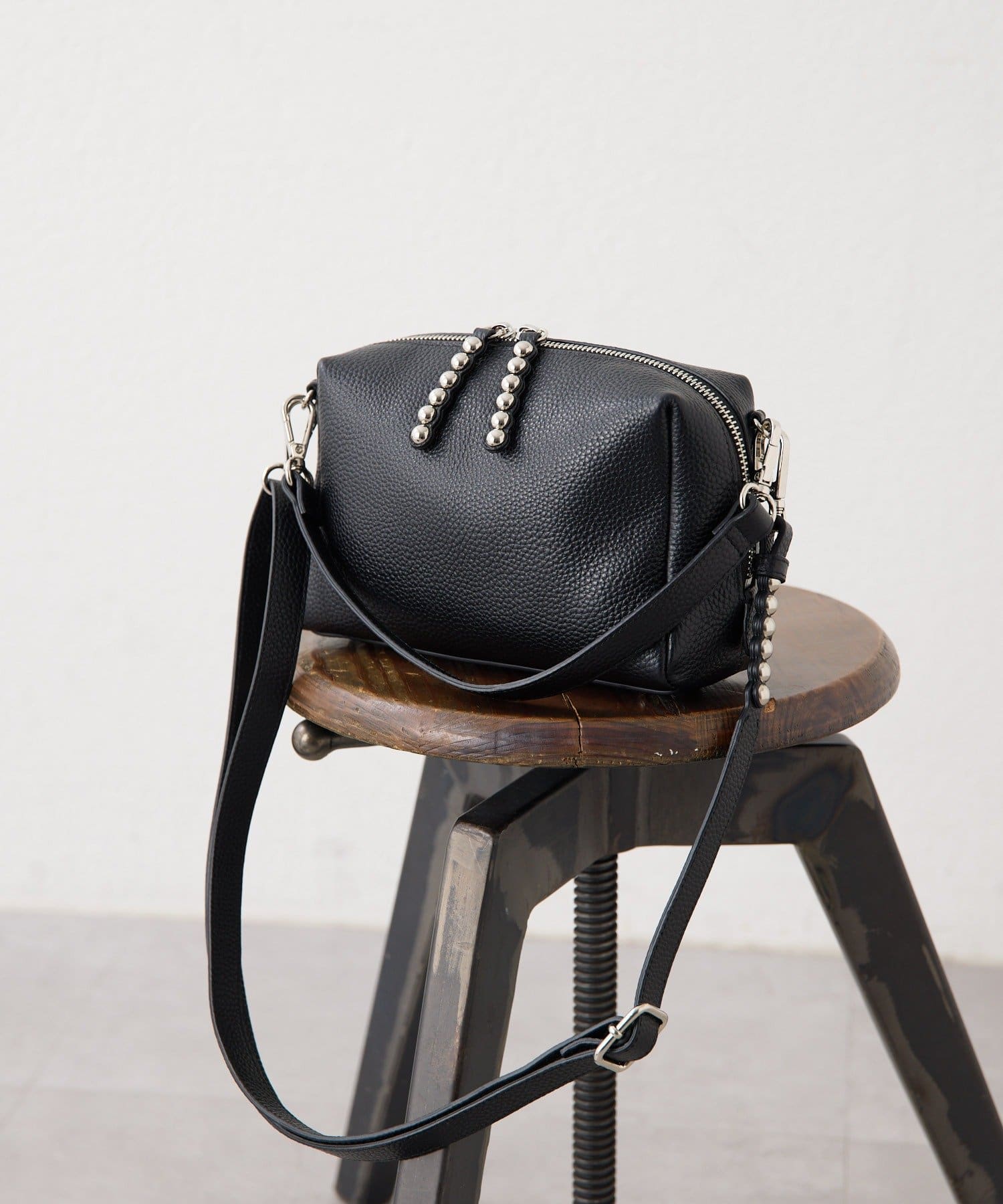 ear PAPILLONNER(イア パピヨネ) 【インフルエンサーほし企画】スタッズポシェット/ショルダーバッグ