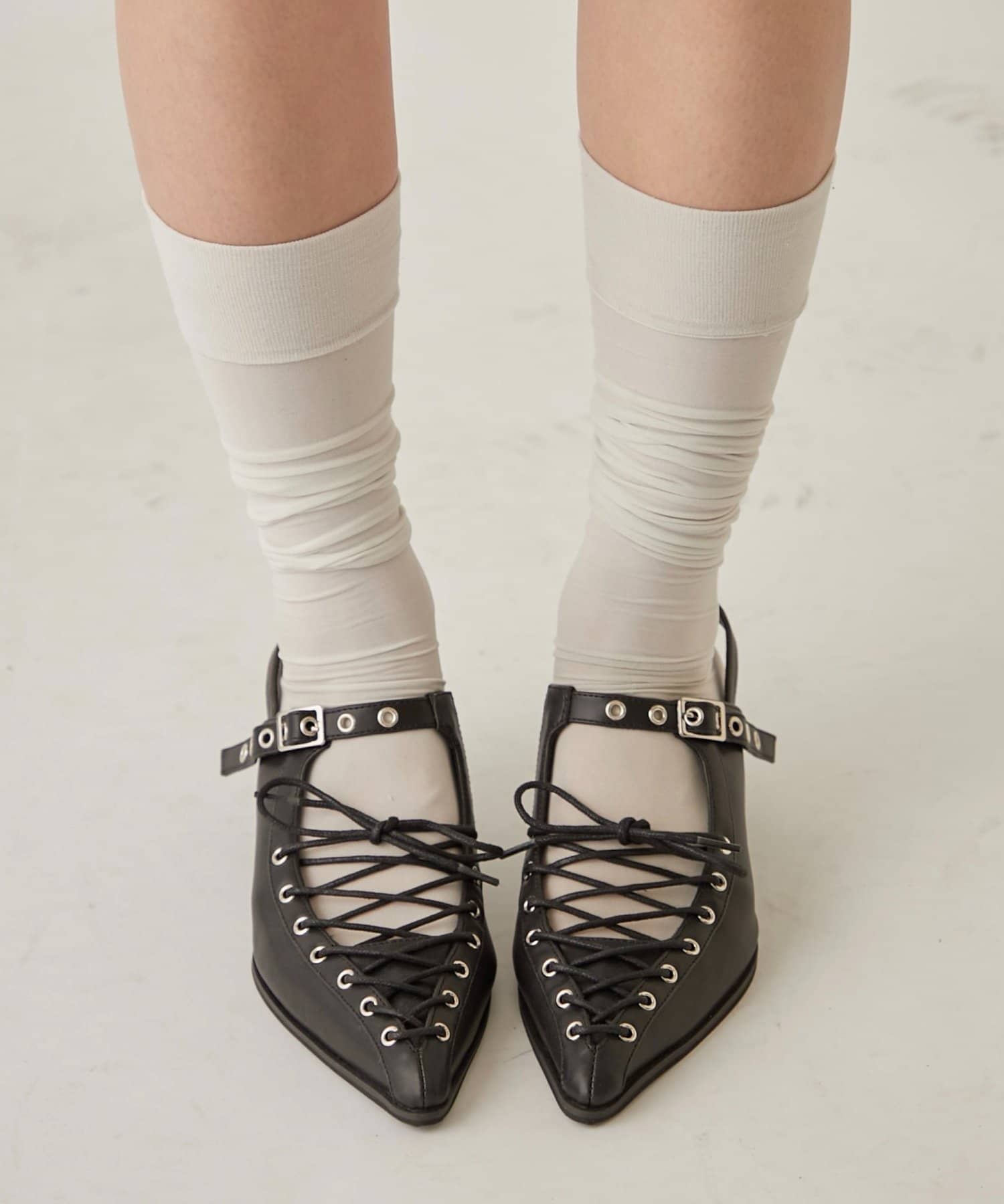 WHO’S WHO gallery(フーズフーギャラリー) LACE-UP EYELET MULES