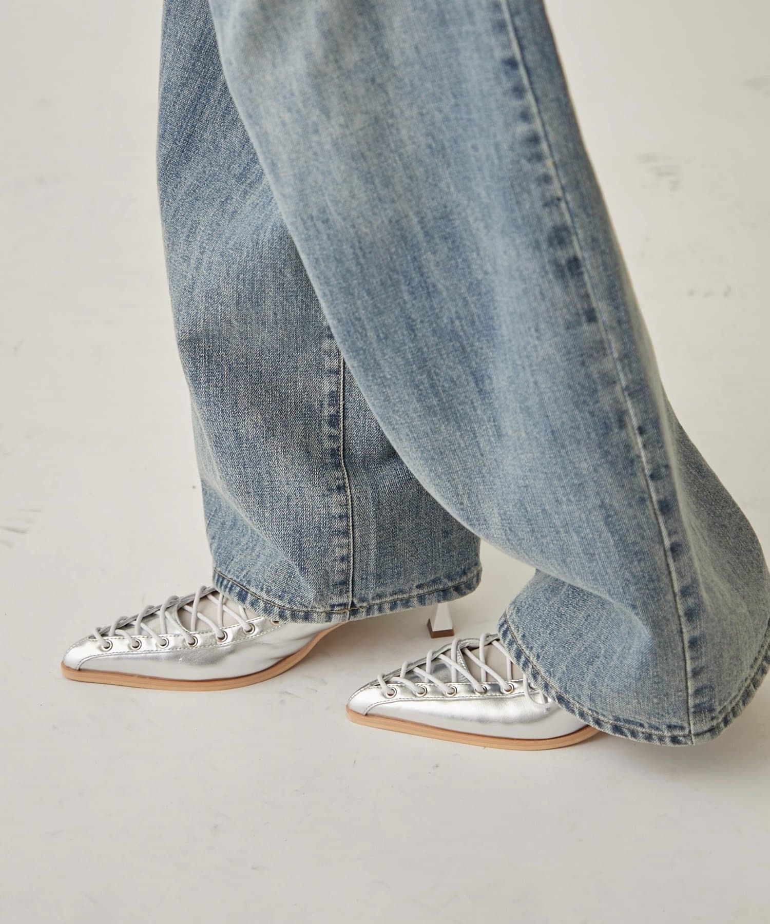 WHO’S WHO gallery(フーズフーギャラリー) LACE-UP EYELET MULES
