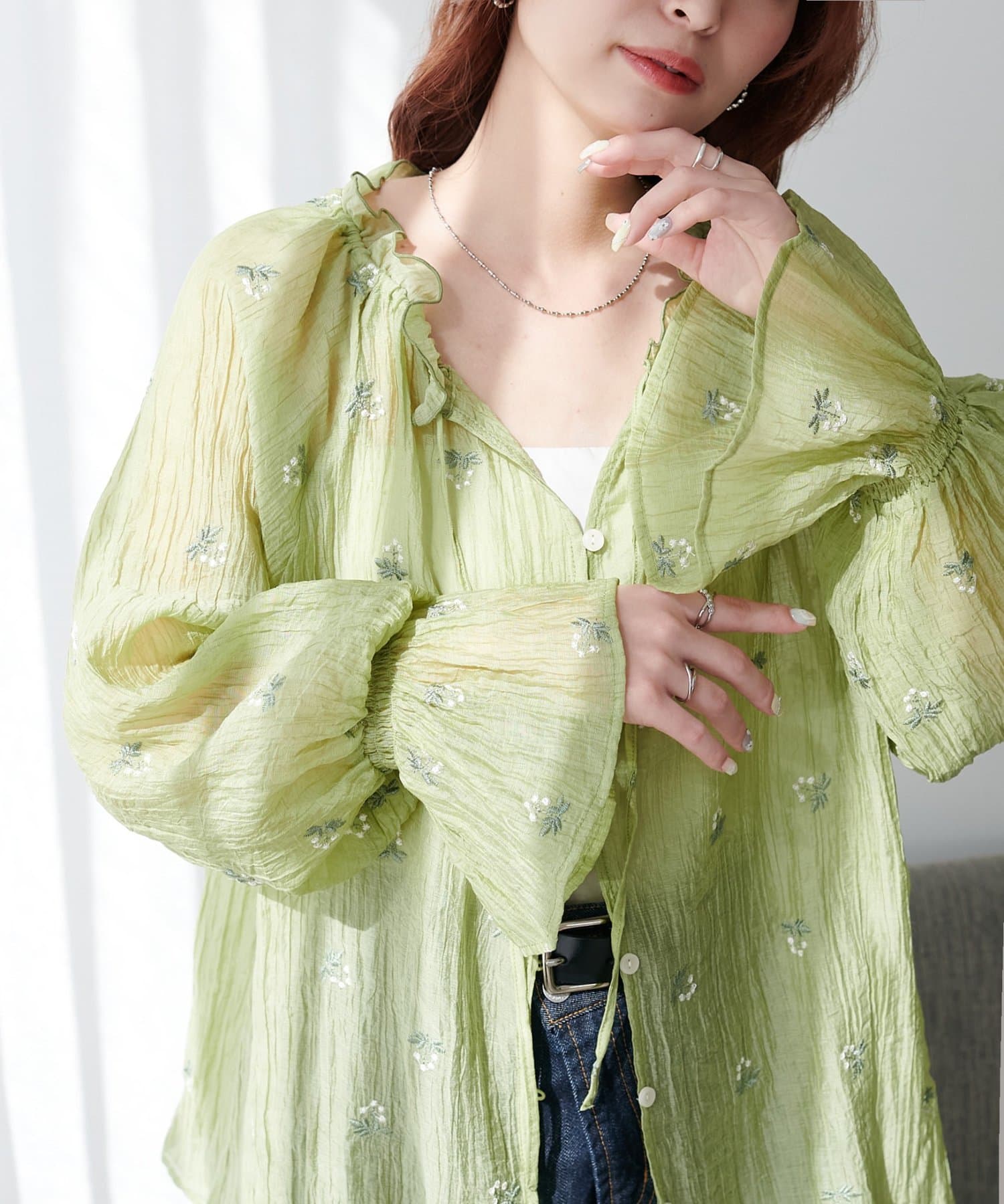 DISCOAT(ディスコート) 【〝♡”で教えて春の推し服】花柄刺繍衿フリルシャツ