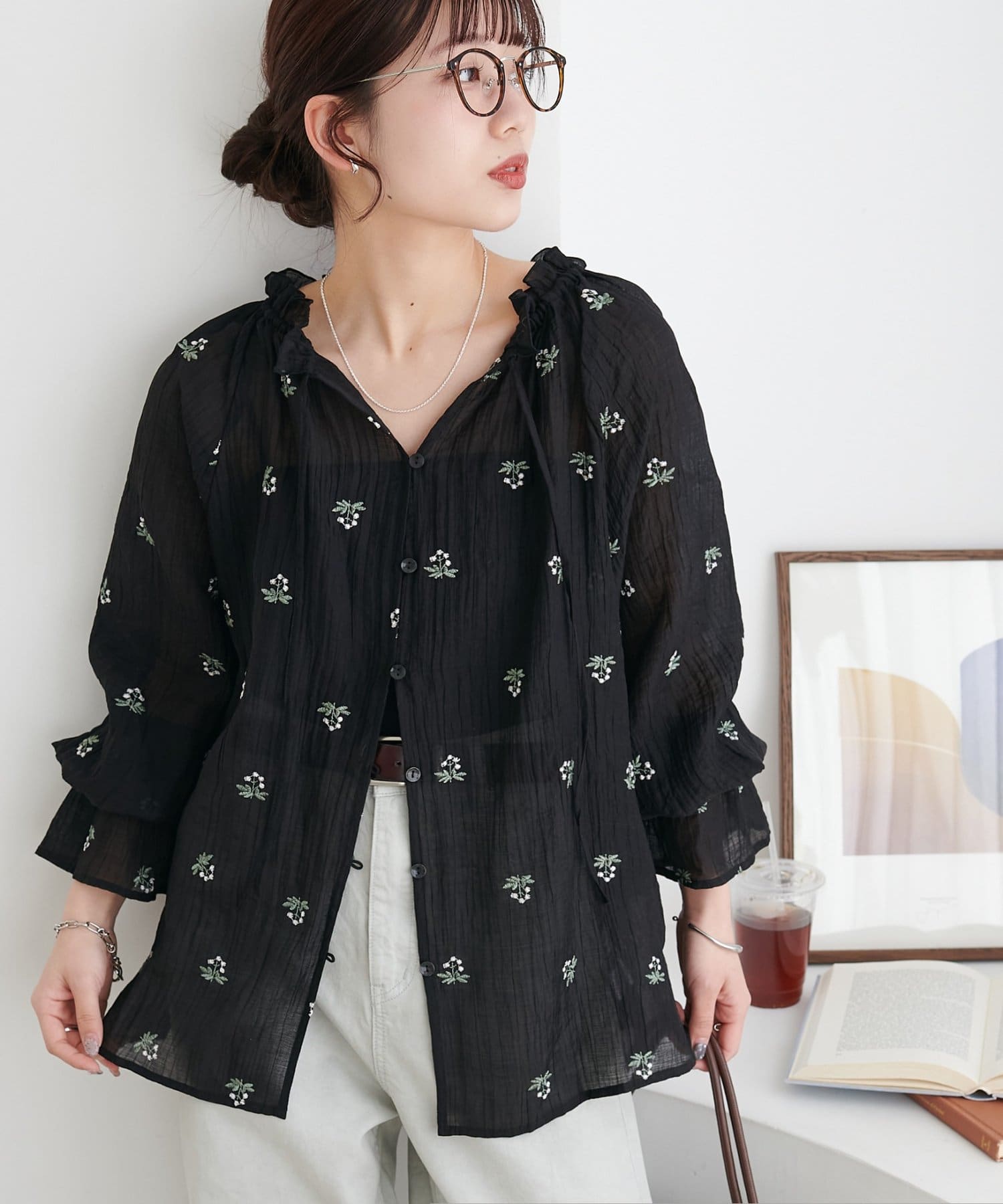 DISCOAT(ディスコート) 【〝♡”で教えて春の推し服】花柄刺繍衿フリルシャツ