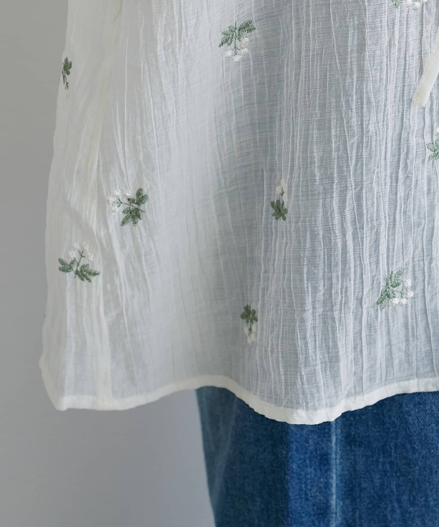 DISCOAT(ディスコート) 【〝♡”で教えて春の推し服】花柄刺繍衿フリルシャツ