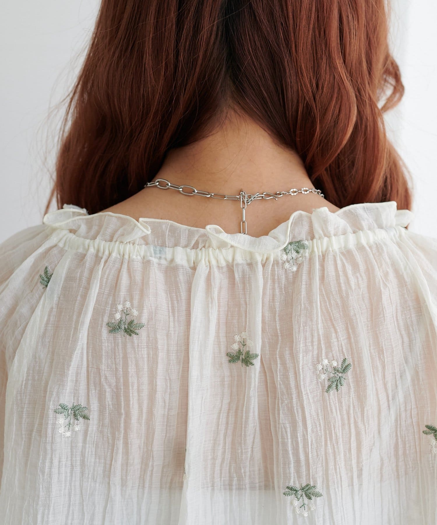 DISCOAT(ディスコート) 【〝♡”で教えて春の推し服】花柄刺繍衿フリルシャツ