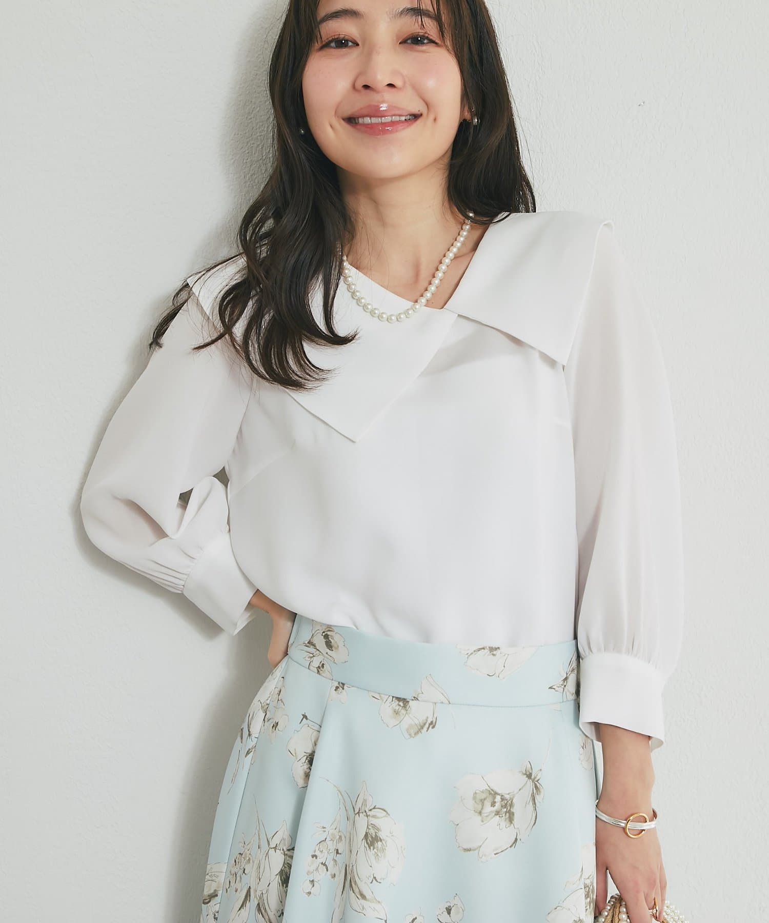 La boutique BonBon(ラブティックボンボン) 【小顔見え】アシメビッグカラーブラウス