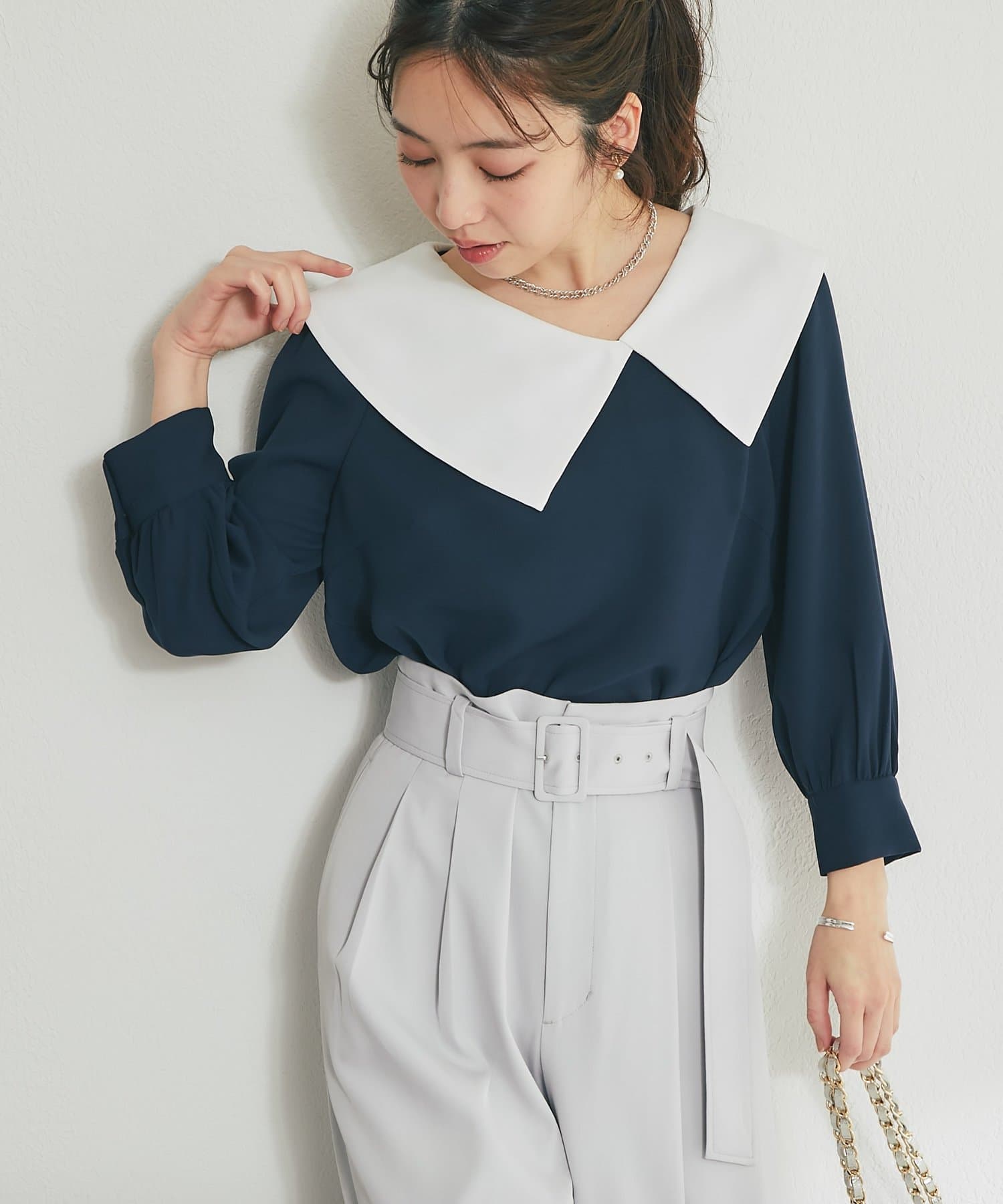 La boutique BonBon(ラブティックボンボン) 【小顔見え】アシメビッグカラーブラウス