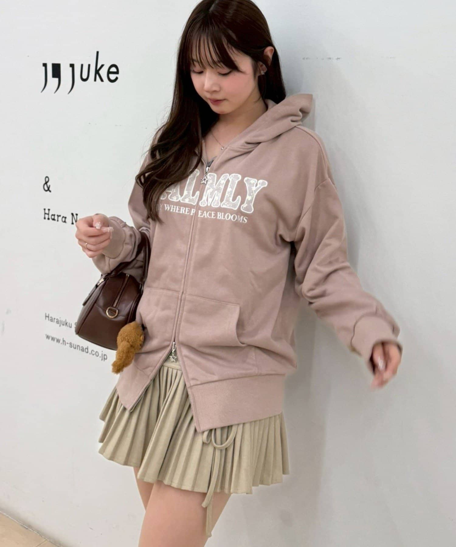 Remind me and forever(リマインドミーアンドフォーエバー) レースロゴ丈違いパーカー