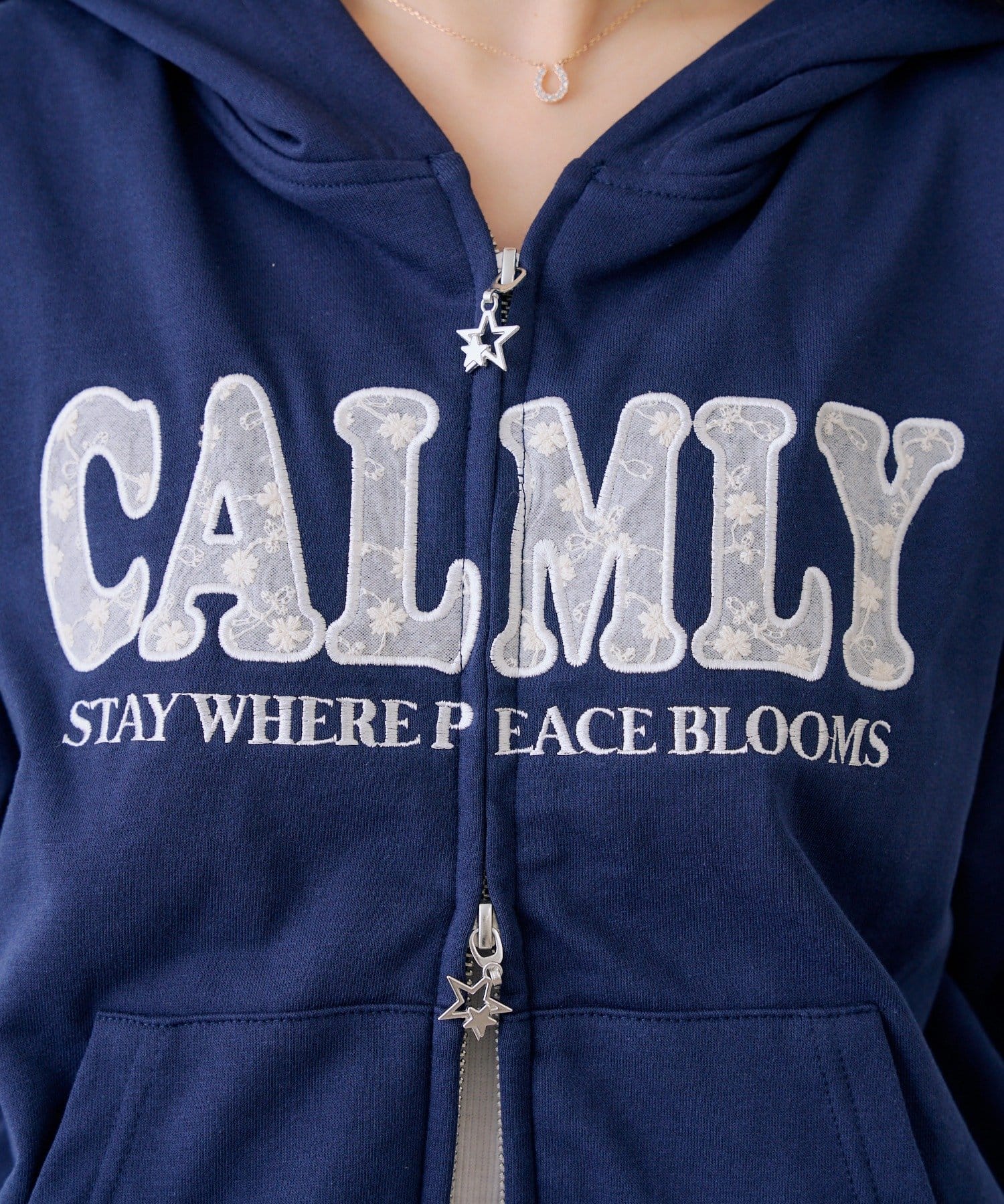 Remind me and forever(リマインドミーアンドフォーエバー) レースロゴ丈違いパーカー