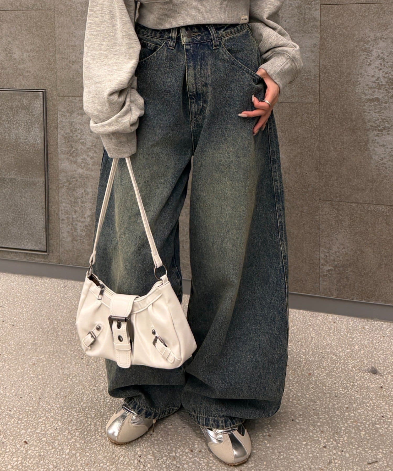 RAY CASSIN(レイカズン) バックプリントバレルデニムパンツ