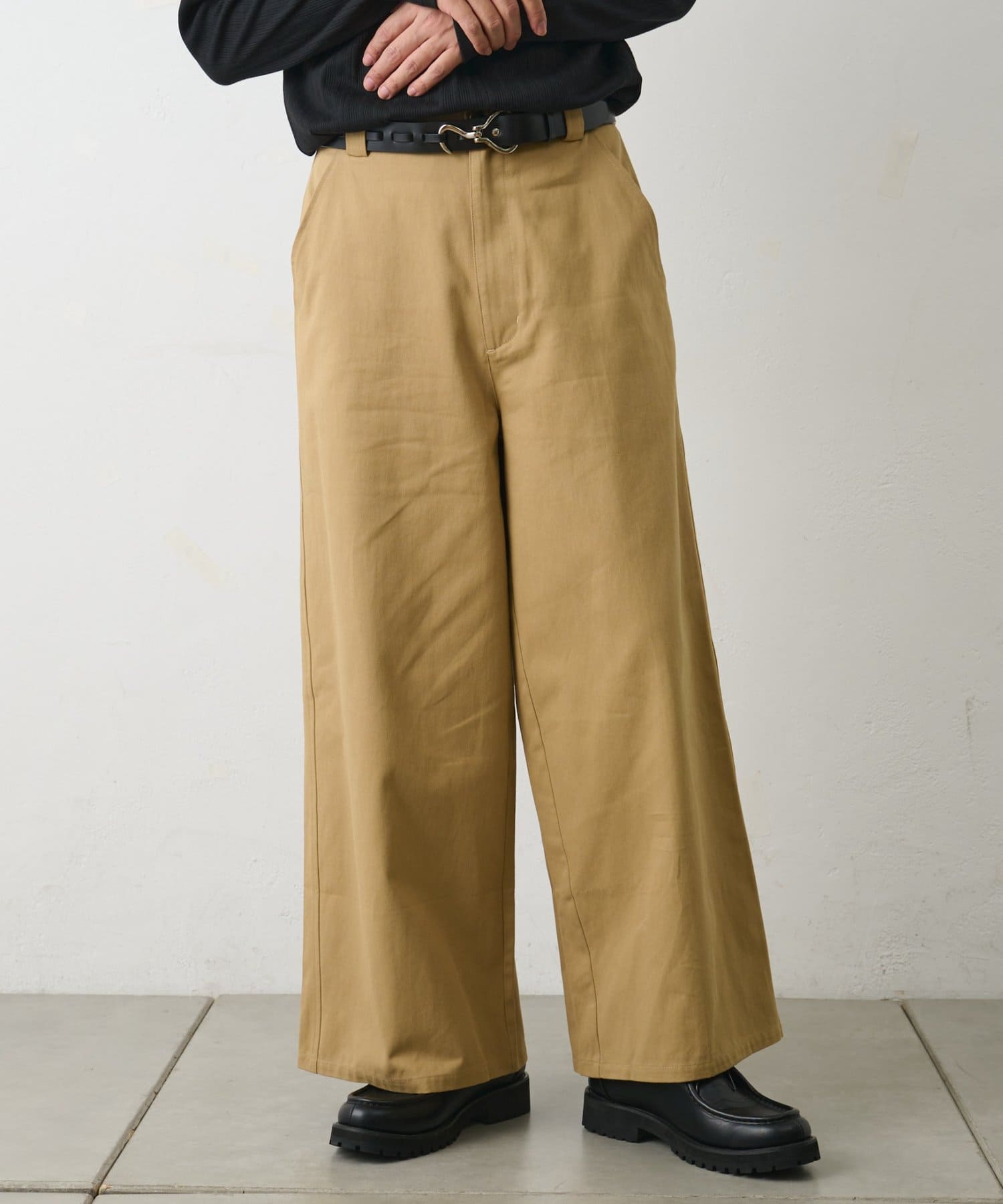 COLONY 2139(コロニー トゥーワンスリーナイン) コットンツイルバギーパンツ