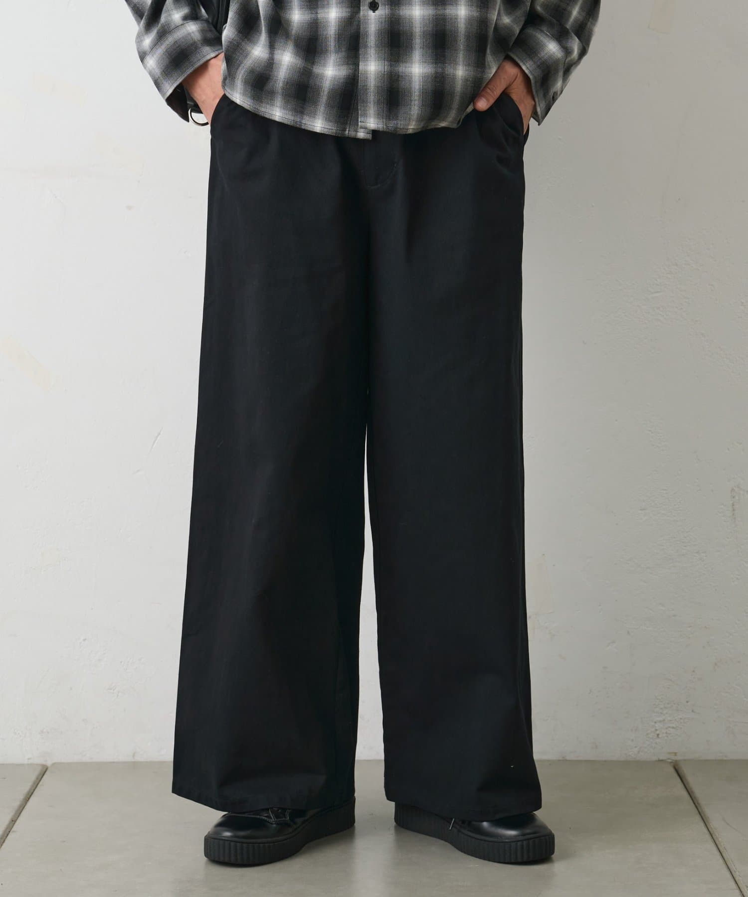 COLONY 2139(コロニー トゥーワンスリーナイン) コットンツイルバギーパンツ