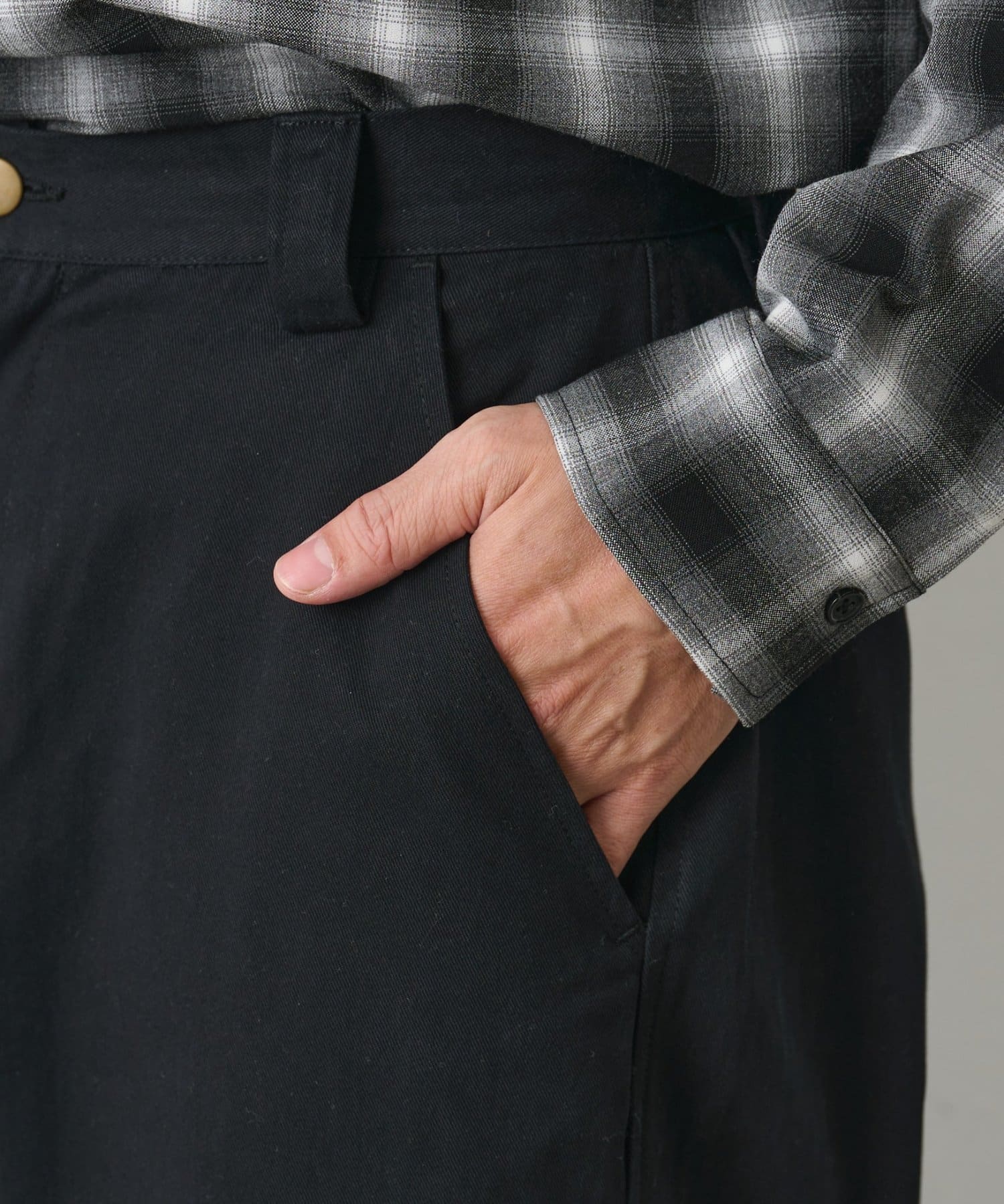 COLONY 2139(コロニー トゥーワンスリーナイン) コットンツイルバギーパンツ