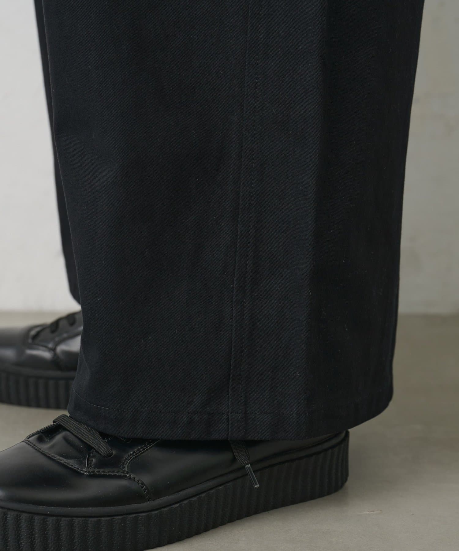 COLONY 2139(コロニー トゥーワンスリーナイン) コットンツイルバギーパンツ