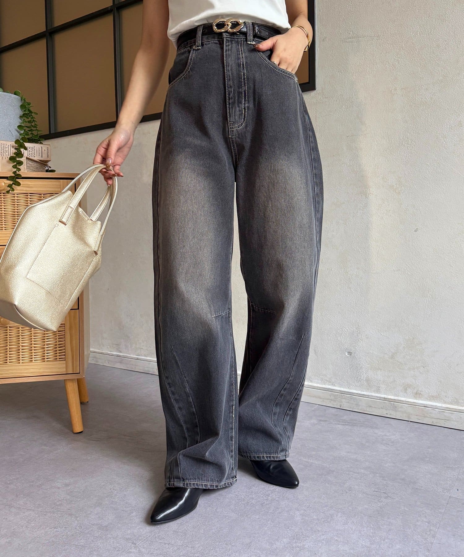 Thevon.(ゼヴォン) オーバーダイカーブデニムパンツ