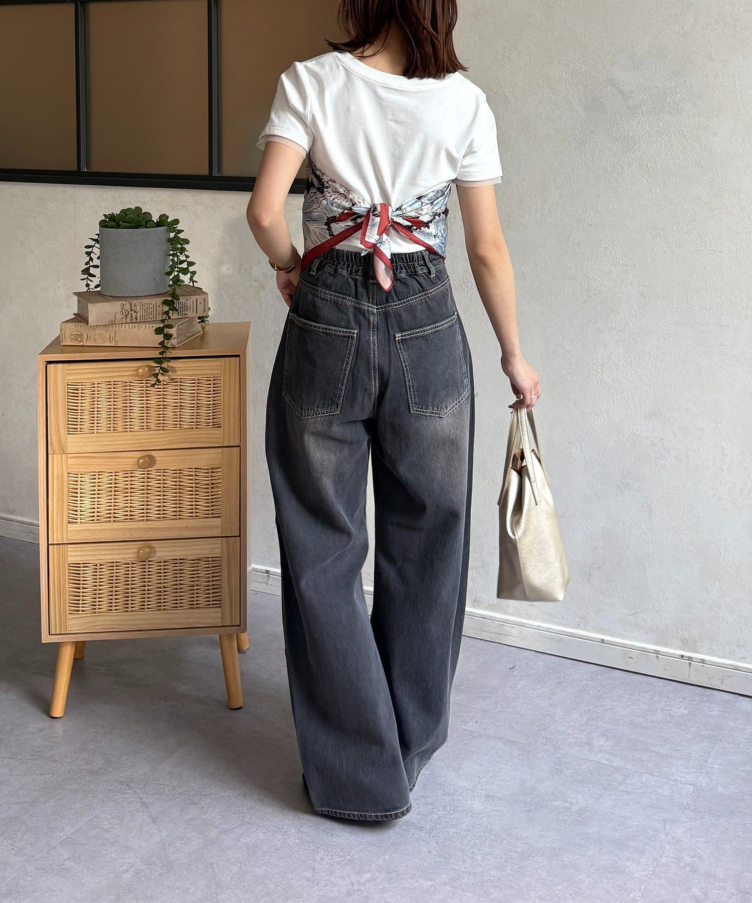 Thevon.(ゼヴォン) オーバーダイカーブデニムパンツ