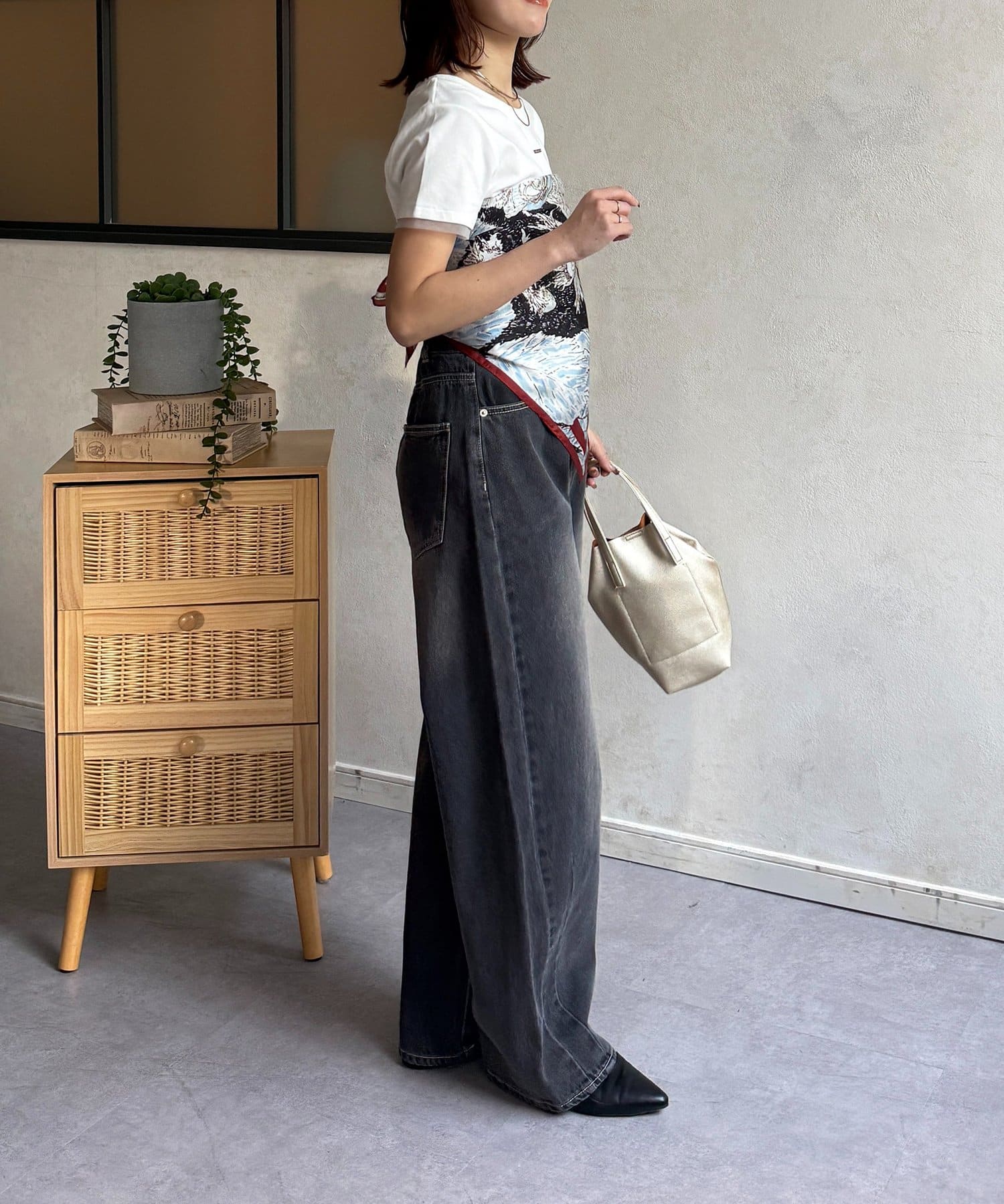 Thevon.(ゼヴォン) オーバーダイカーブデニムパンツ