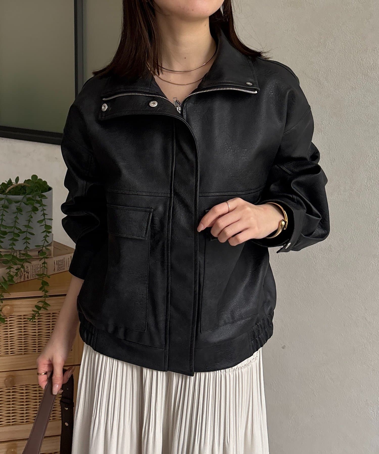 Thevon.(ゼヴォン) スタンドネック合皮ジャケット