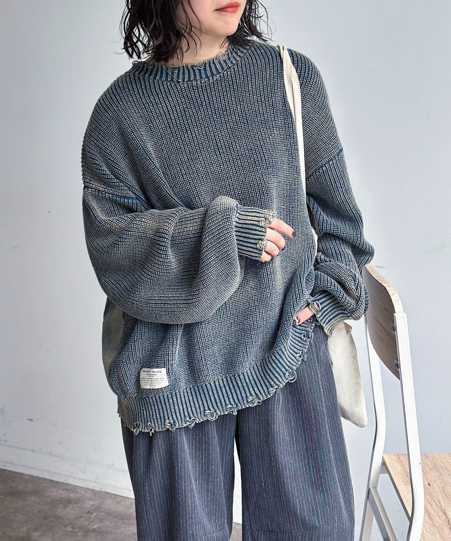 CPCM(シーピーシーエム) パウダー加工ダメージニットプルオーバー