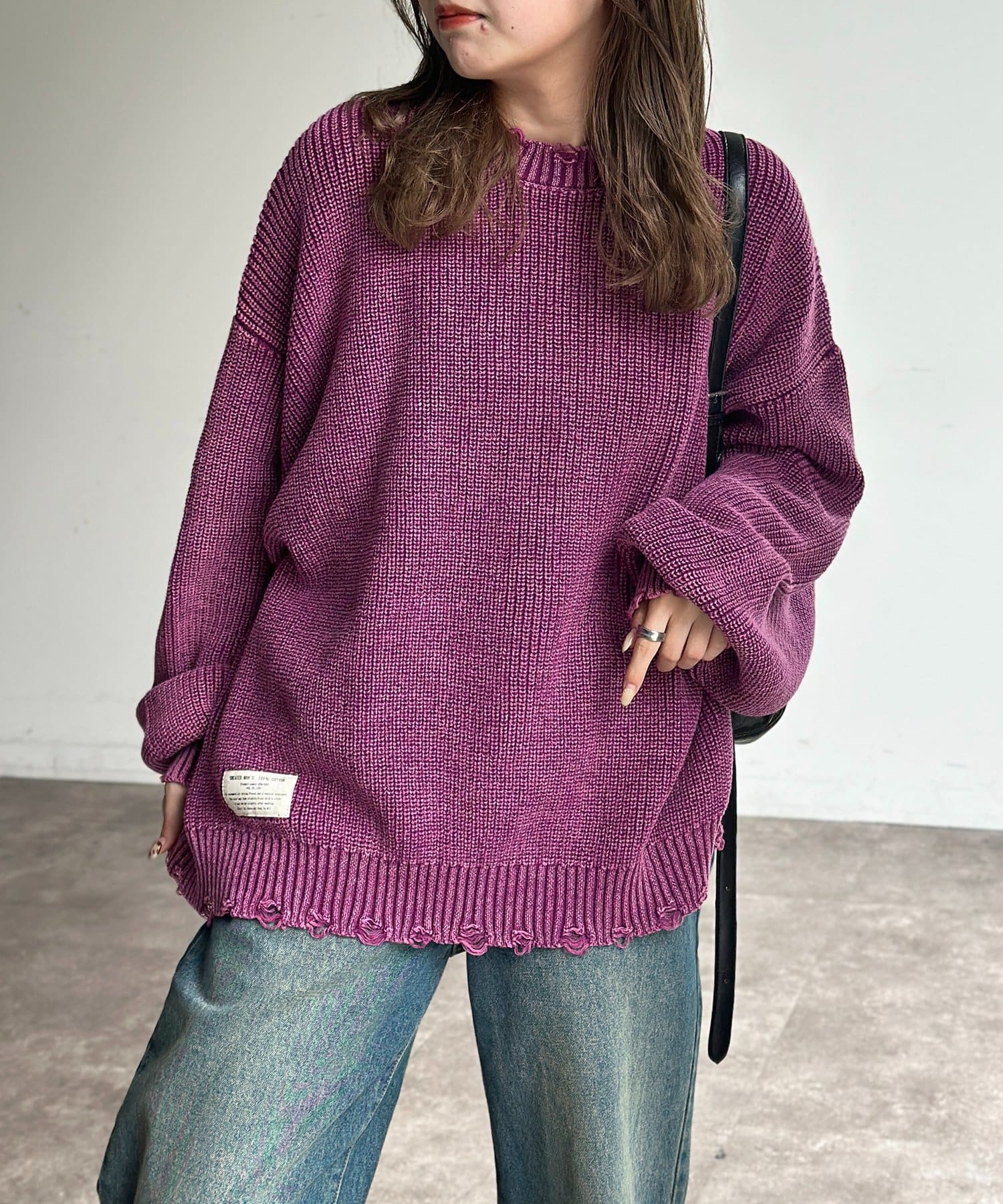 CPCM(シーピーシーエム) パウダー加工ダメージニットプルオーバー