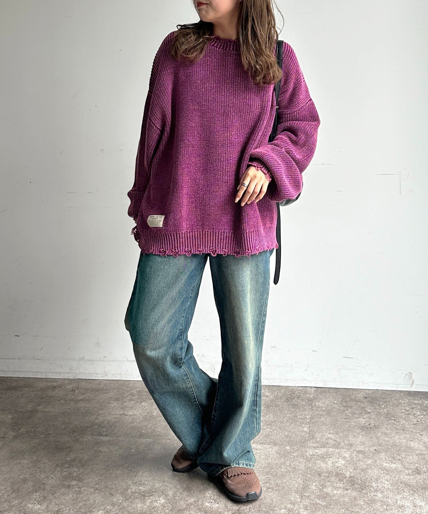 CPCM(シーピーシーエム) パウダー加工ダメージニットプルオーバー