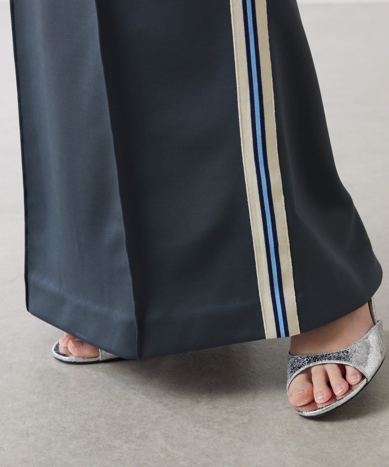 COLLAGE GALLARDAGALANTE(コラージュ ガリャルダガランテ) 【脚長効果】トラックタイトスカート