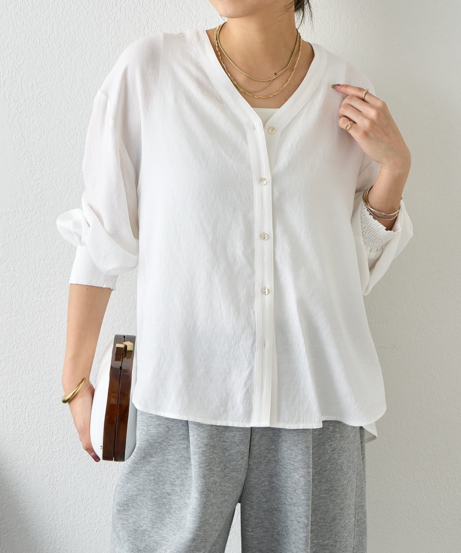 Jena　espace merveilleux(ジェナ　エスパスメルヴェイユ) リネンライクVシャツ