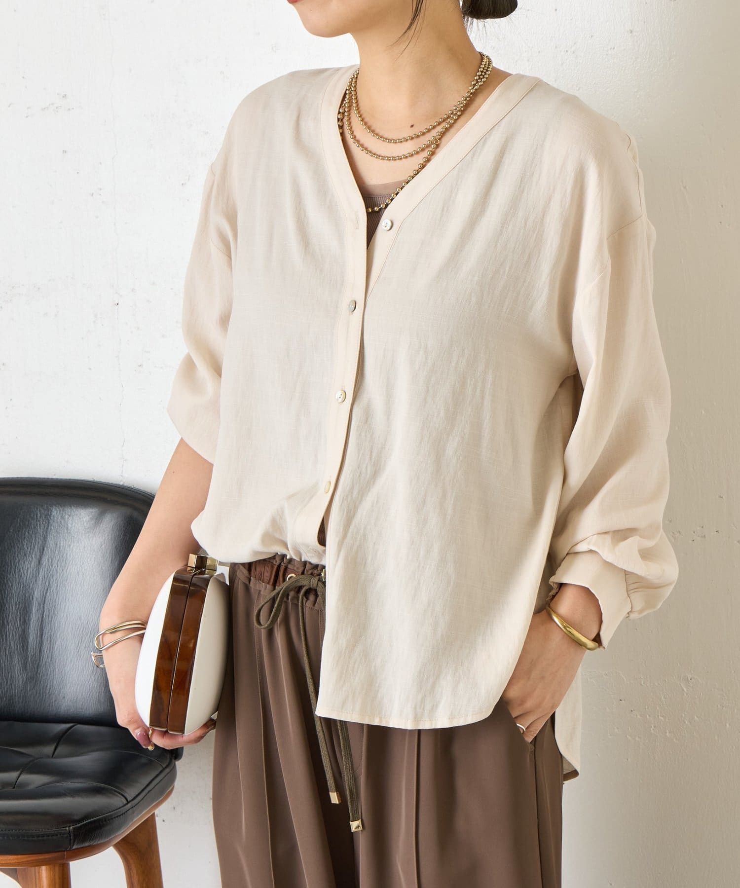 Jena　espace merveilleux(ジェナ　エスパスメルヴェイユ) リネンライクVシャツ