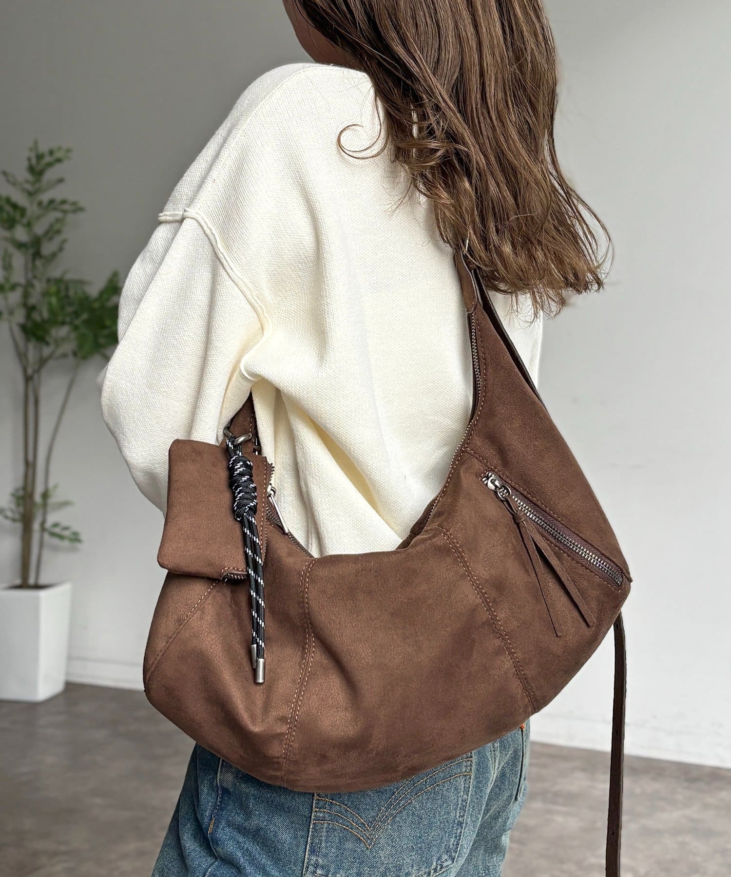 CPCM(シーピーシーエム) チャーム付きムーンレザーバッグ