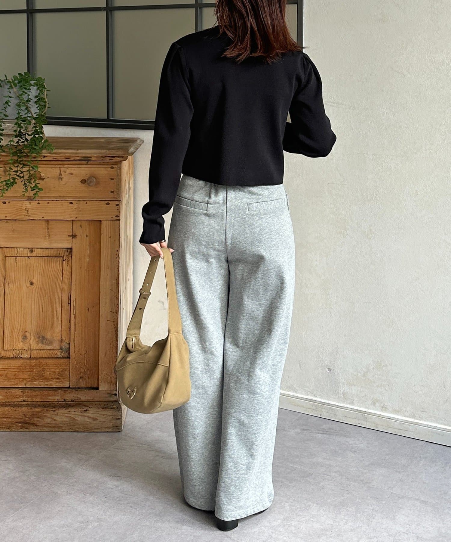 Thevon.(ゼヴォン) クリアボタン肩タックニットカーディガン