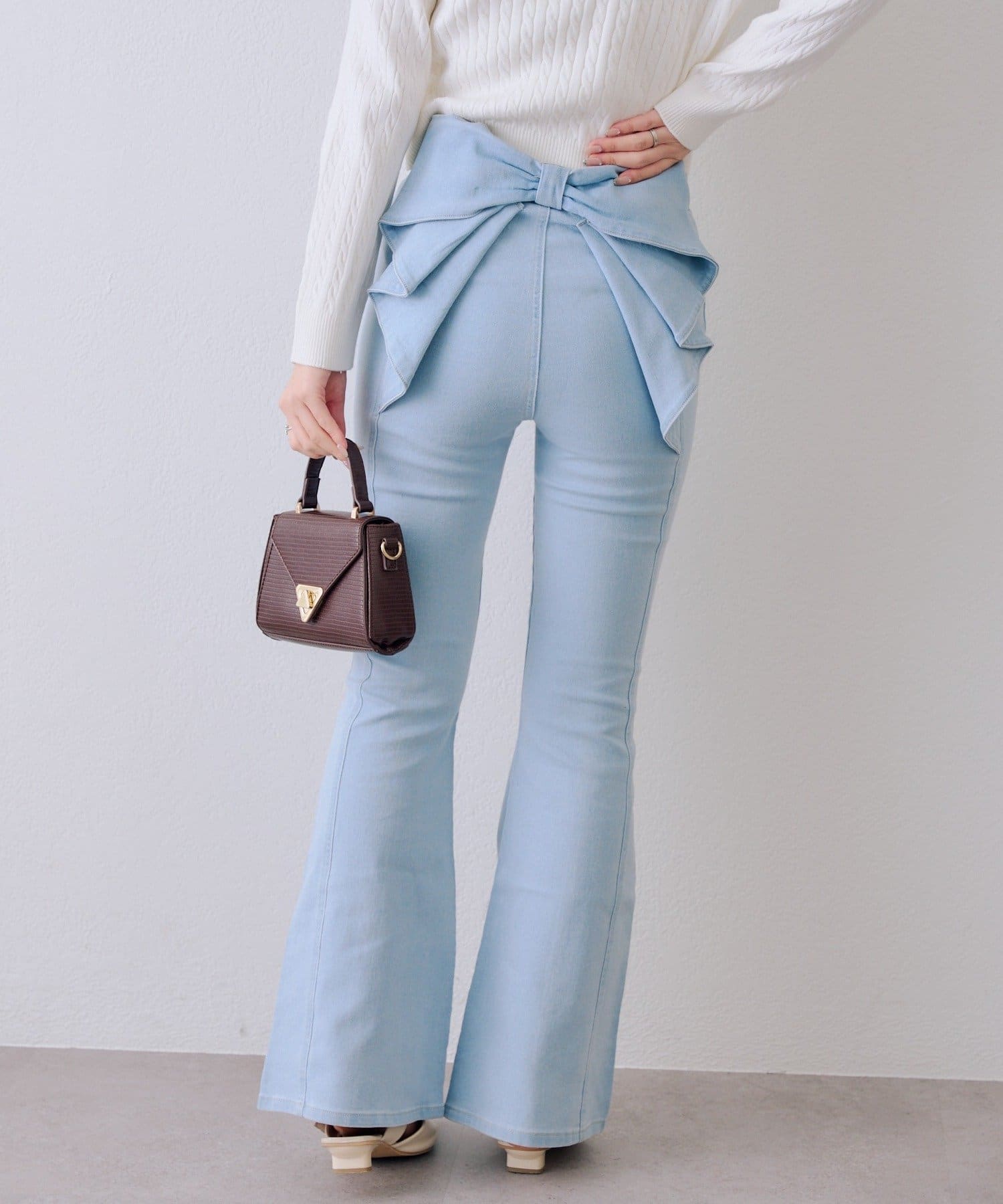 Remind me and forever(リマインドミーアンドフォーエバー) 【後ろ姿まで可愛い】バックリボンデニムフレアパンツ