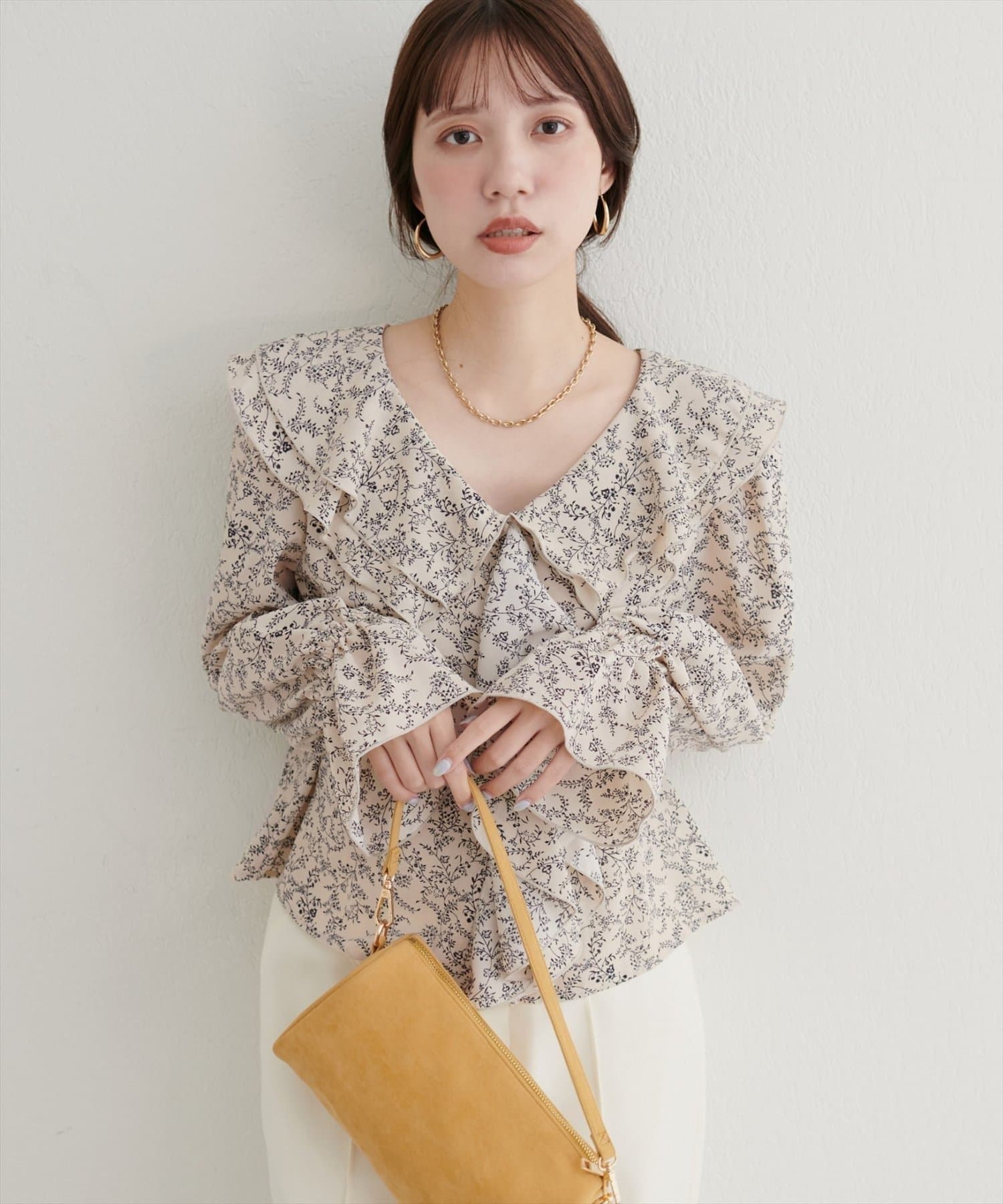 NICE CLAUP / OLIVE des OLIVE OUTLET(ナイスクラップ  / オリーブ デ オリーブ アウトレット) 【natural couture】ラッフル衿キャンディスリーブブラウス