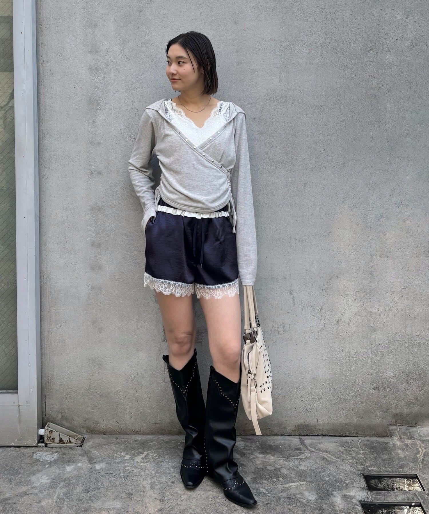 WHO’S WHO gallery(フーズフーギャラリー) ダブルウエストサテンロゴショーツ