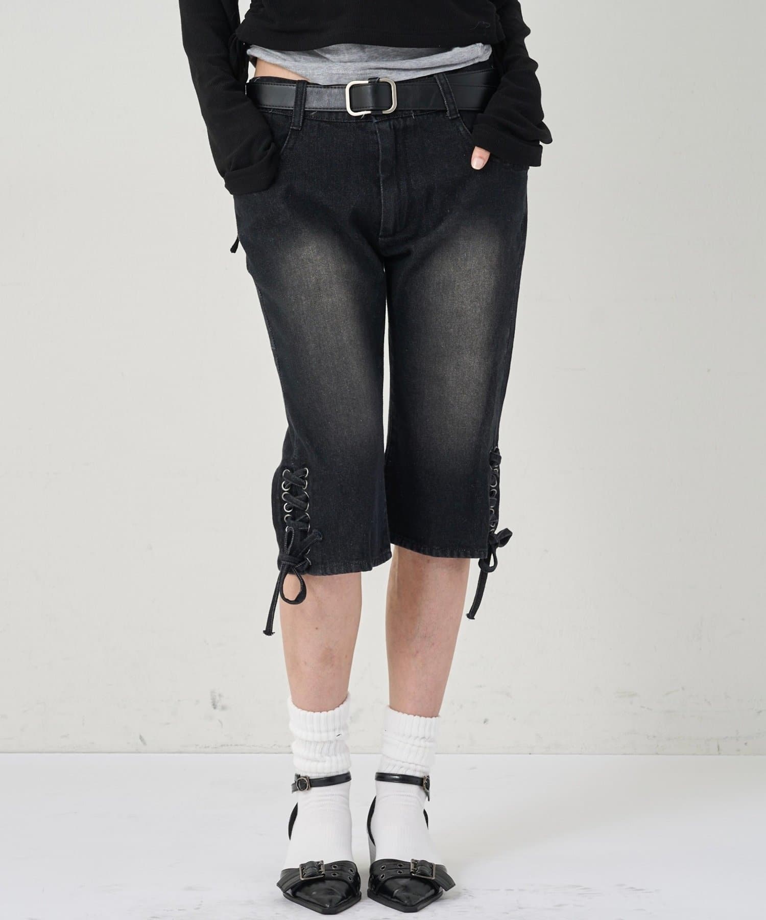 WHO’S WHO gallery(フーズフーギャラリー) レースアップデニムカプリパンツ