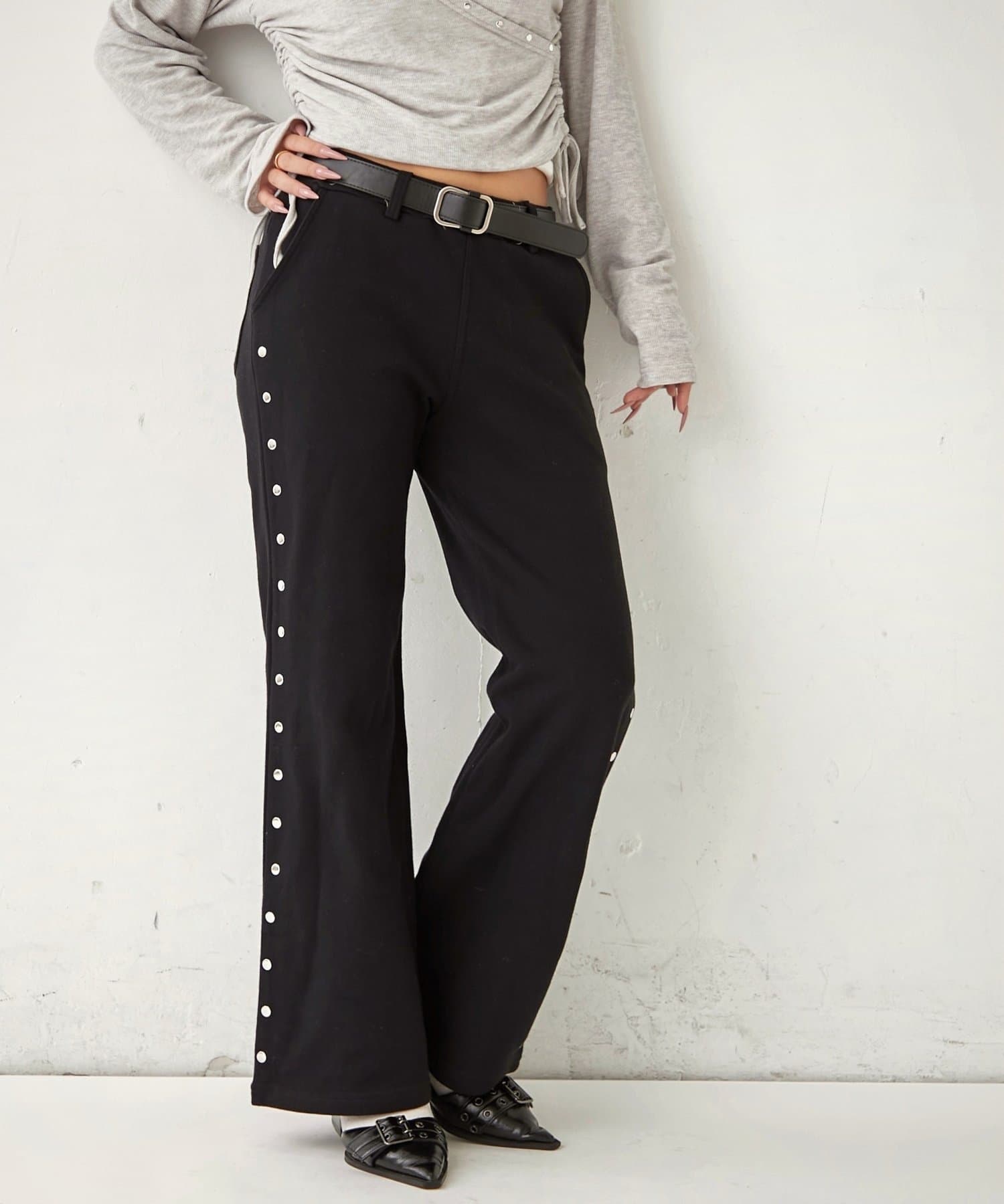 WHO’S WHO gallery(フーズフーギャラリー) STUDDED SWEAT MIDI FLARE PANTS