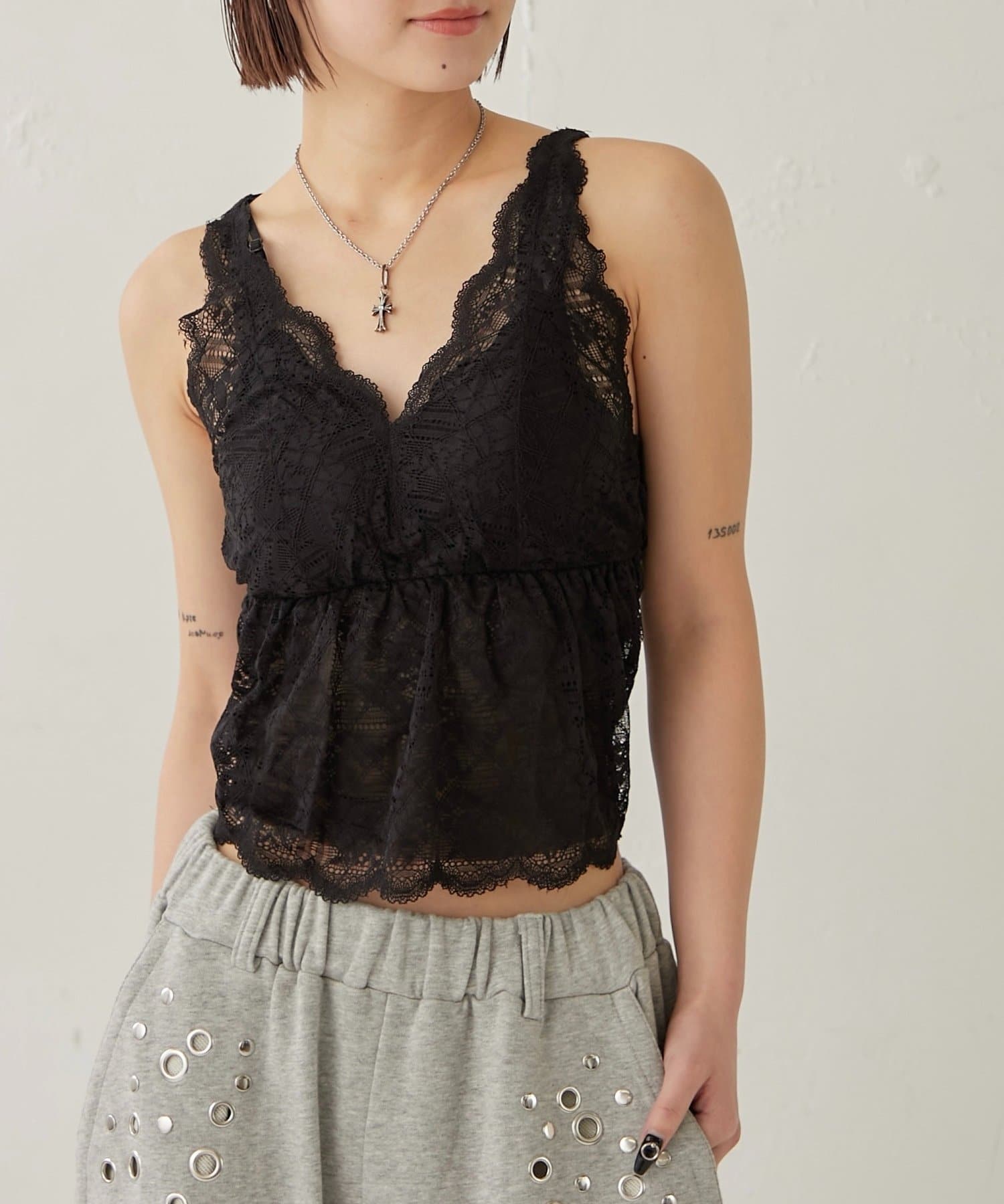 WHO’S WHO gallery(フーズフーギャラリー) SCALLOP LACE CAMI