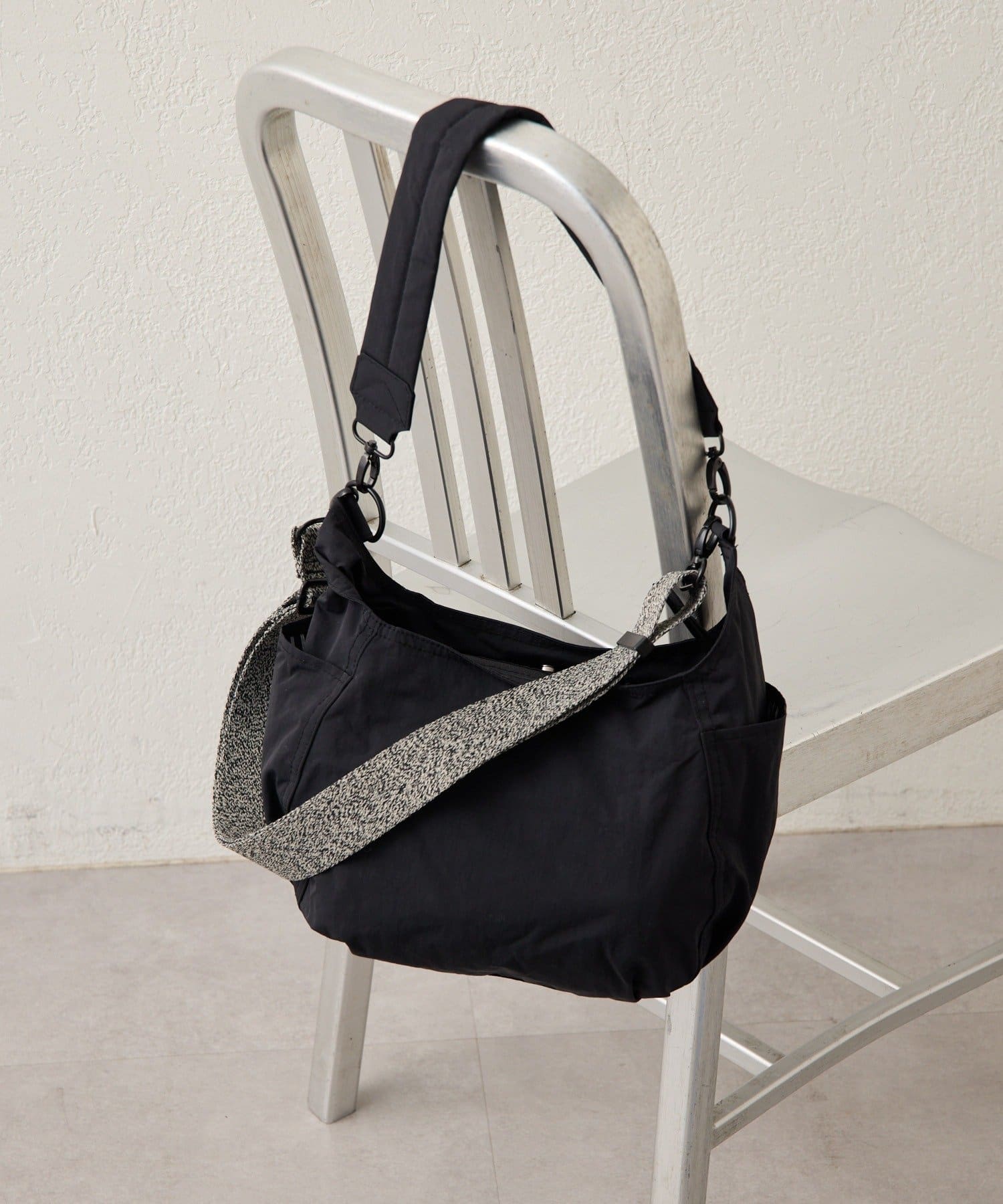 ear PAPILLONNER(イア パピヨネ) ライトショルダーバッグ《軽量300g》