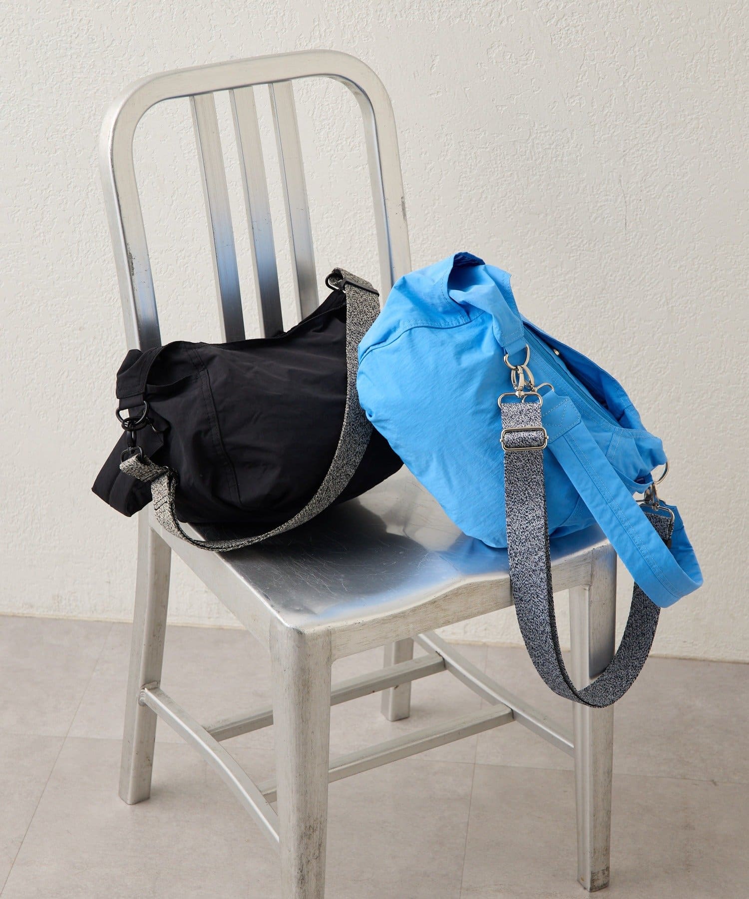 ear PAPILLONNER(イア パピヨネ) ライトショルダーバッグ《軽量300g》