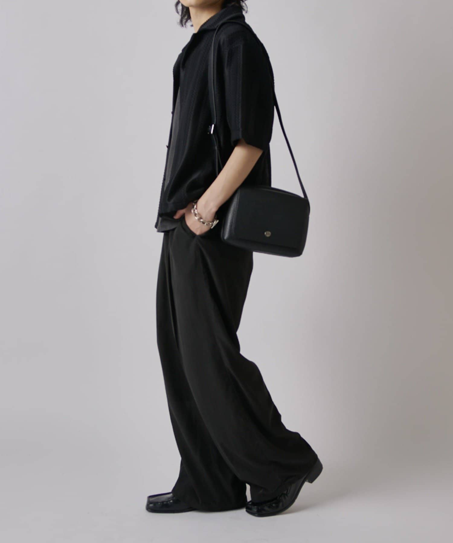 Lui's(ルイス) シュリンクレザーフラップワイドショルダーバッグ