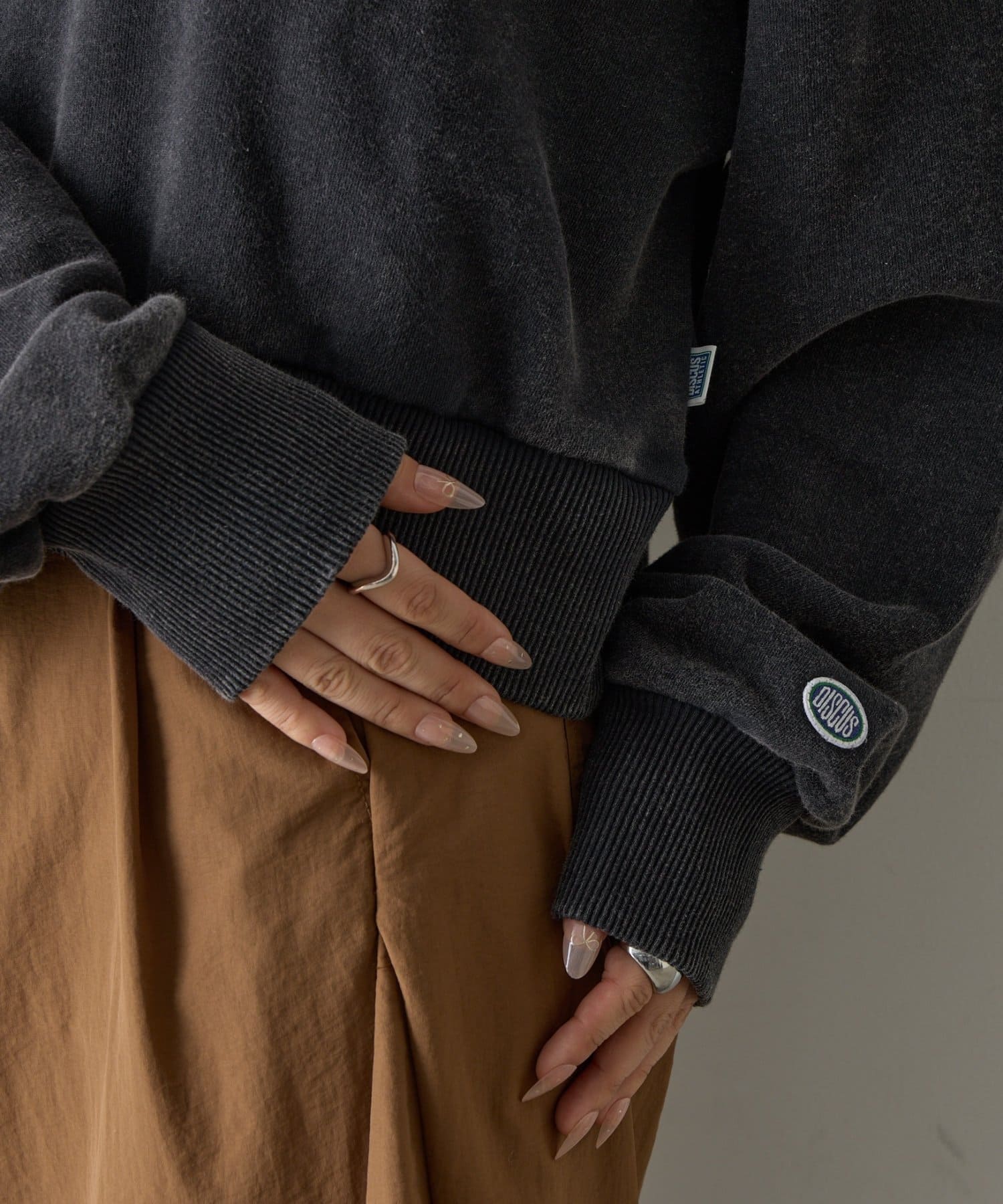 -goocy-(グーシー) 【DISCUS】パウダーブリーチヘンリーネックプルオーバー